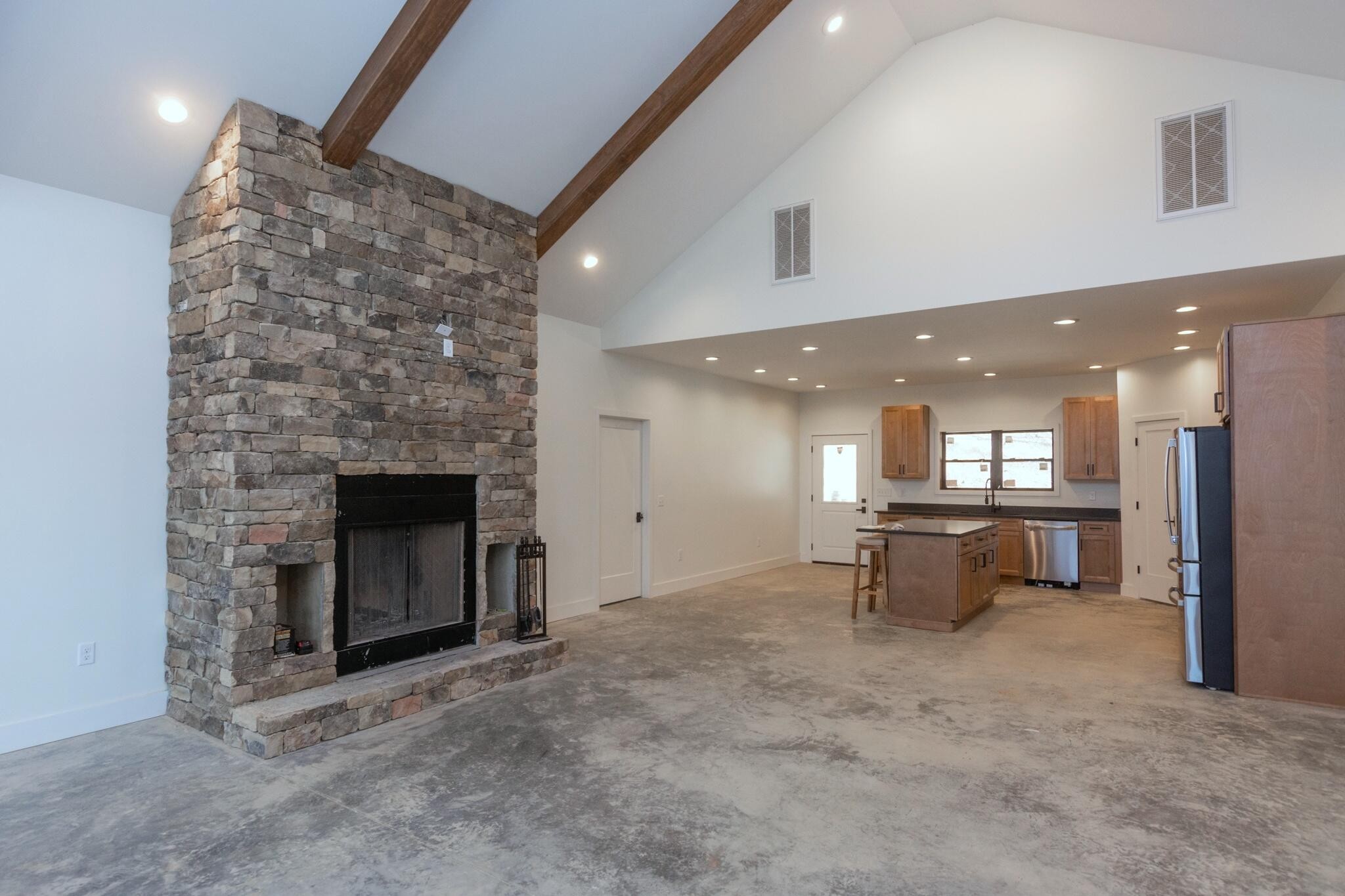 2604 Lower East Valley Road Property Photo 8