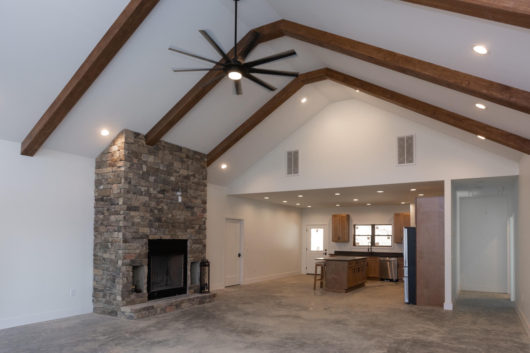 2604 Lower East Valley Road Property Photo 9
