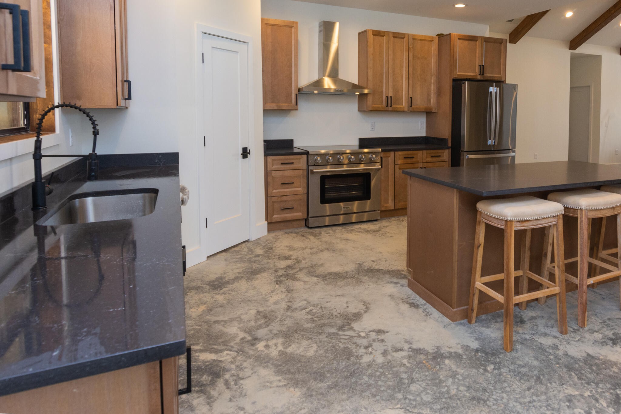 2604 Lower East Valley Road Property Photo 16