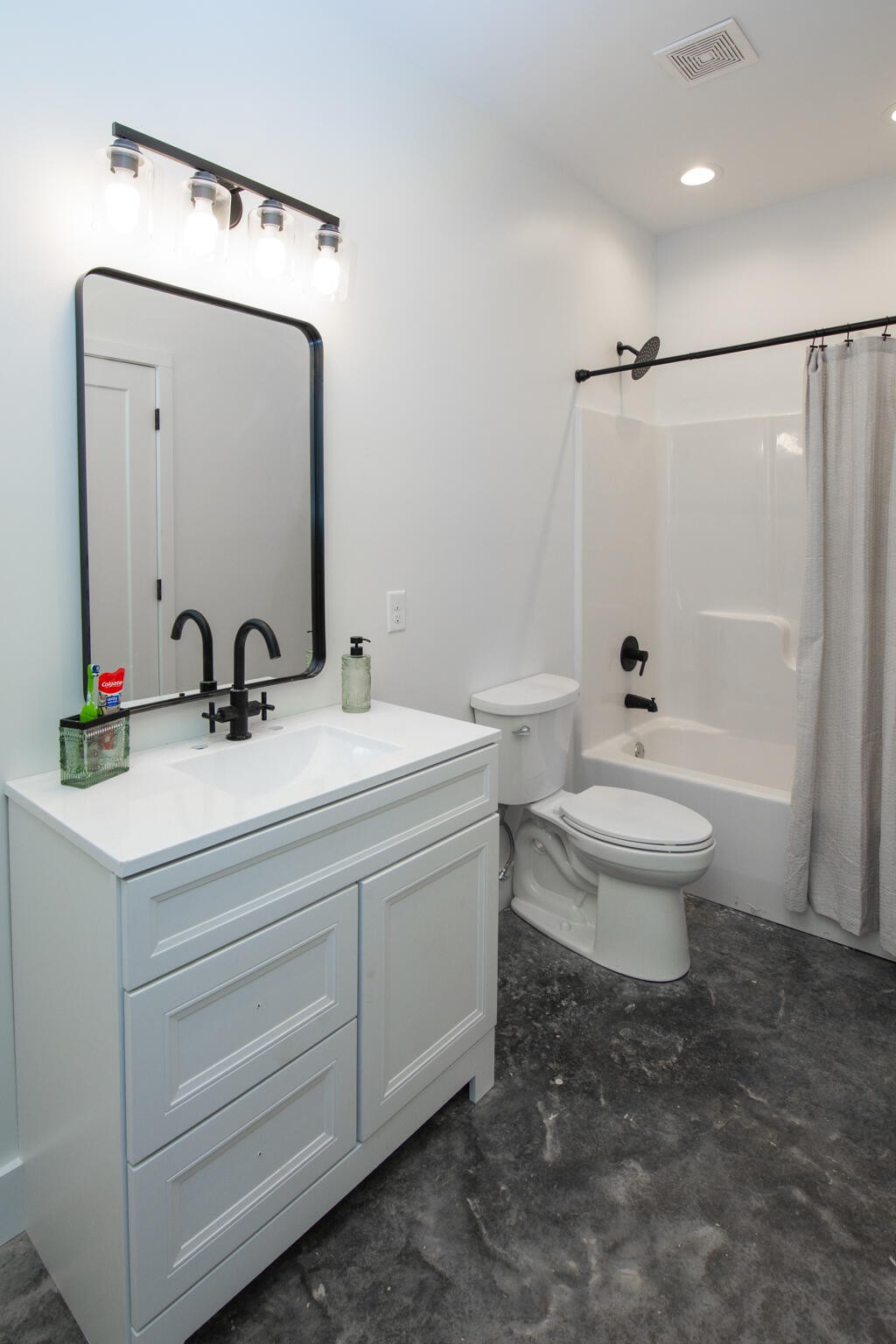 2604 Lower East Valley Road Property Photo 23