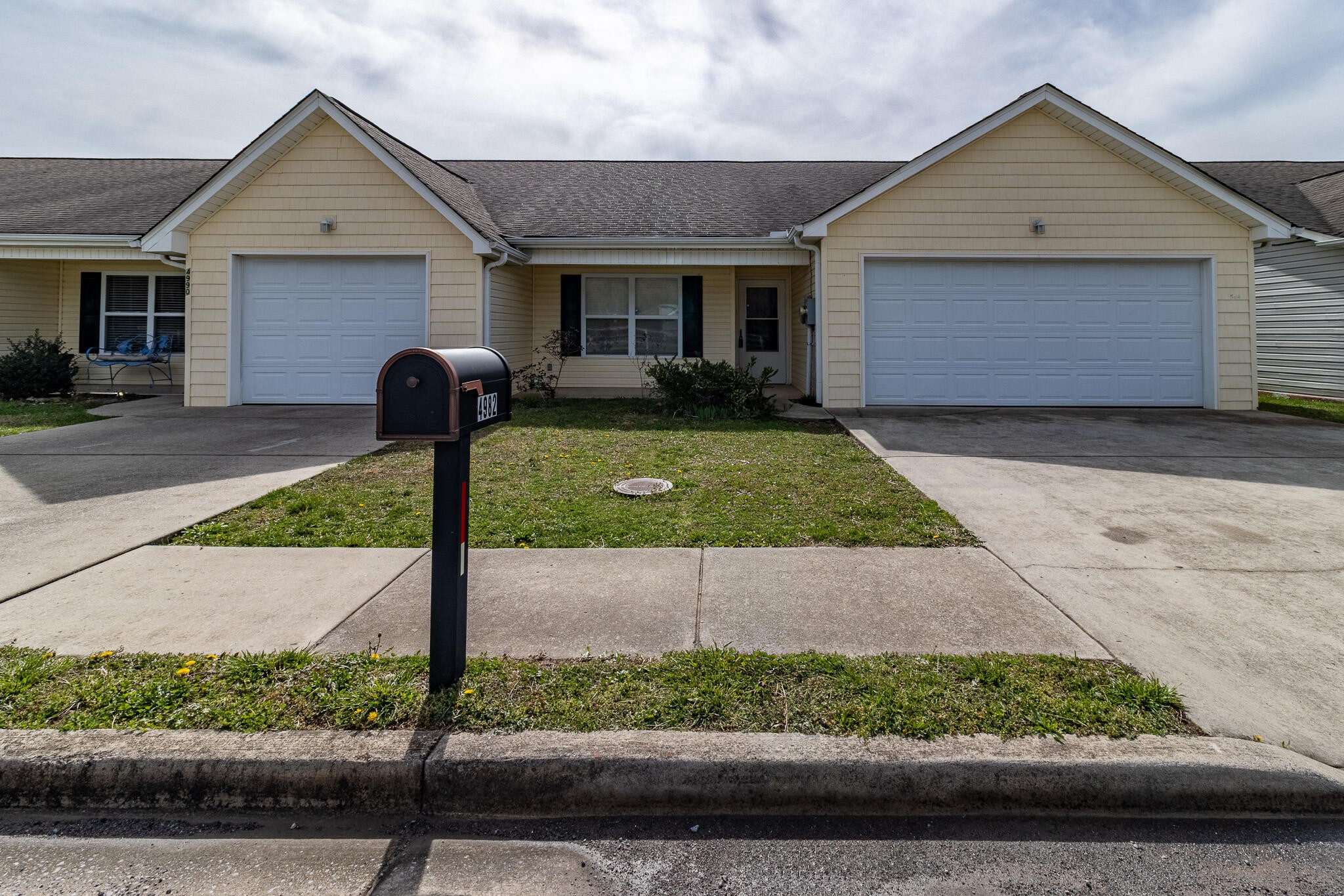 4982 W Valley Road Property Photo