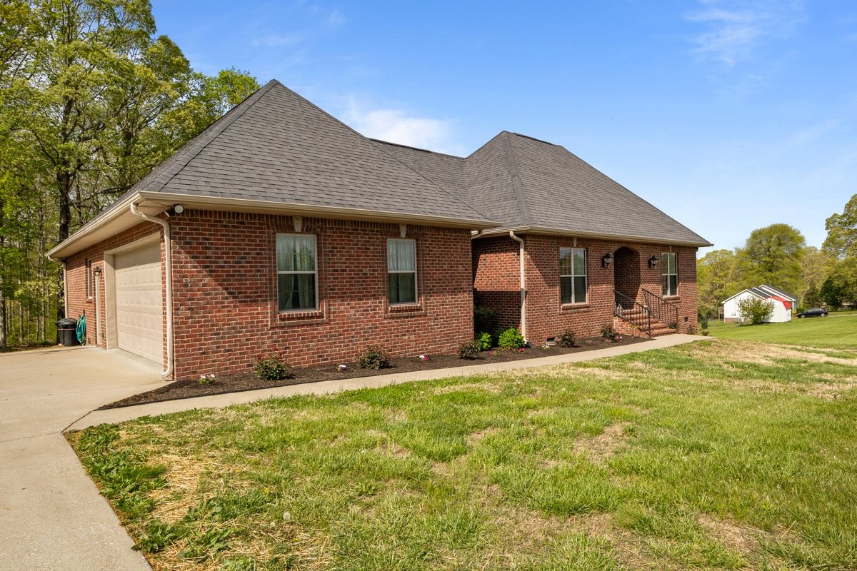 1435 Petty Rd Property Photo 1