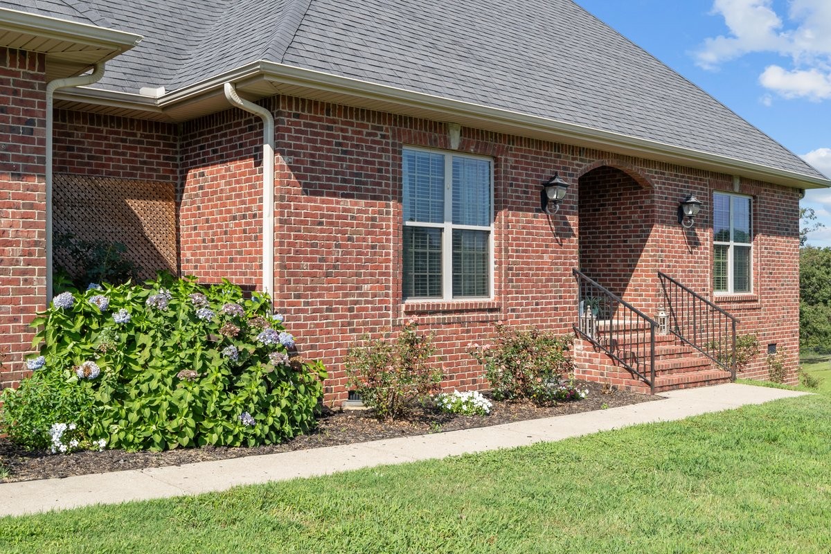 1435 Petty Rd Property Photo 3