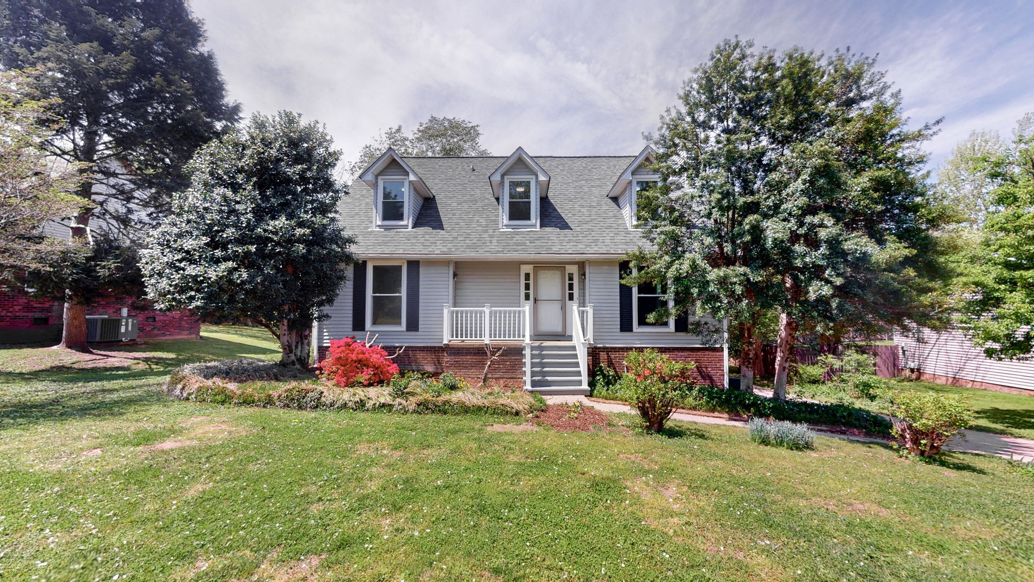 102 Kings Gate Ln Property Photo 1