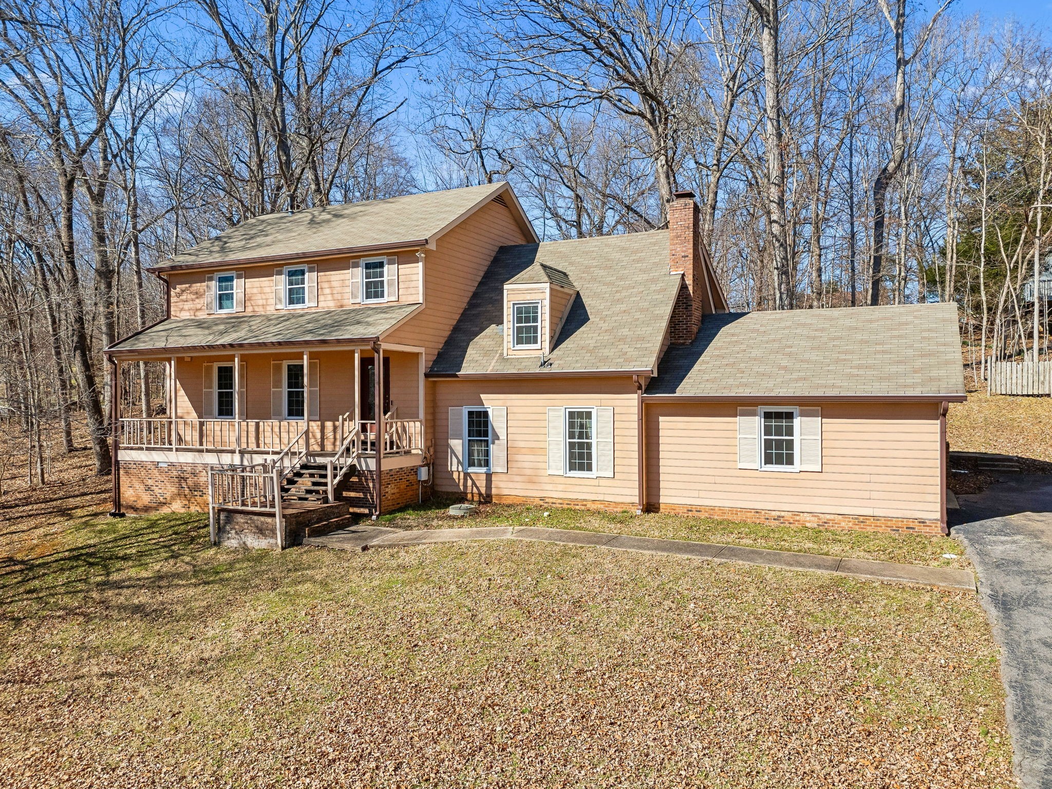 1607 Deerfield Dr Property Photo 1