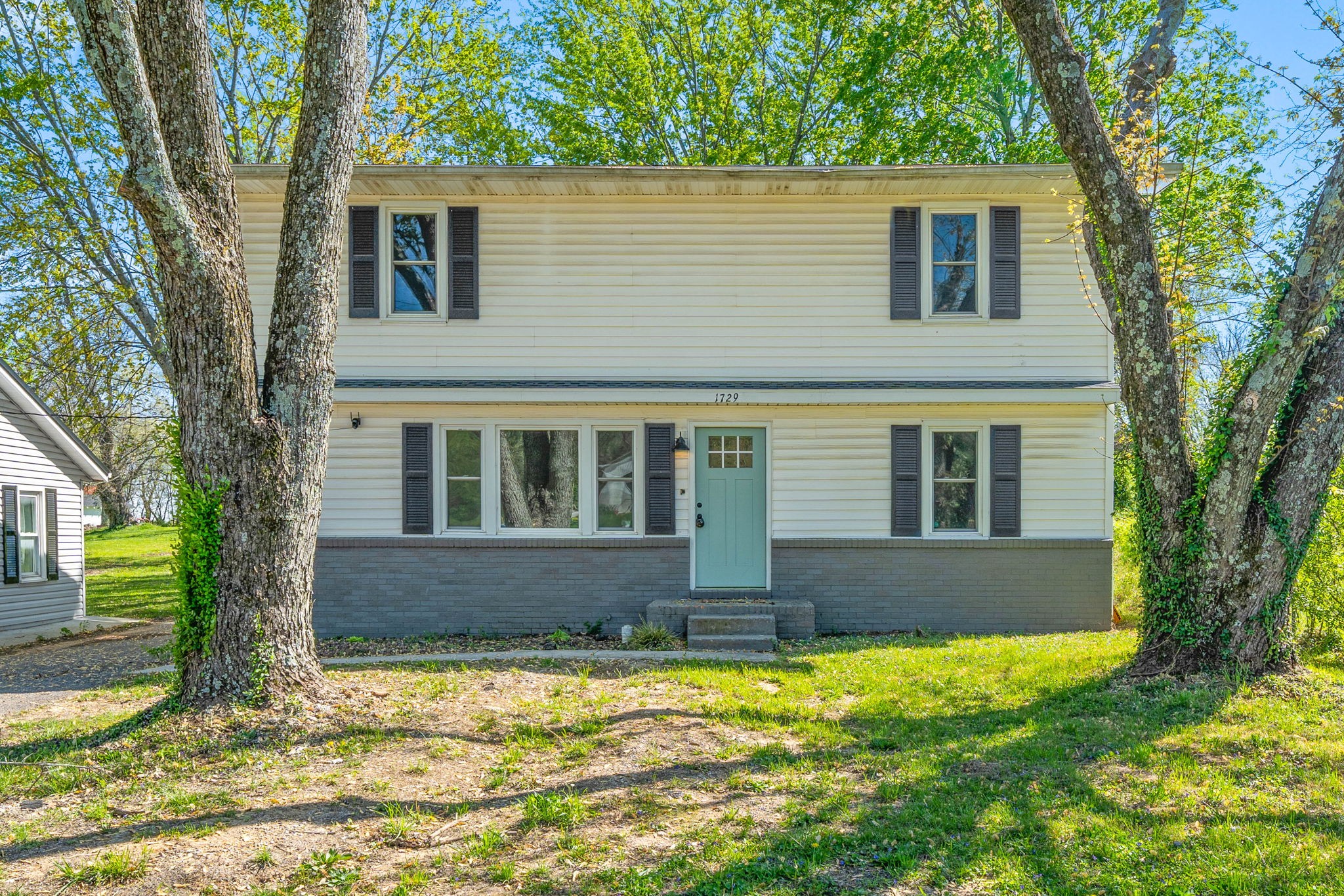 1729 E 7th St Property Photo