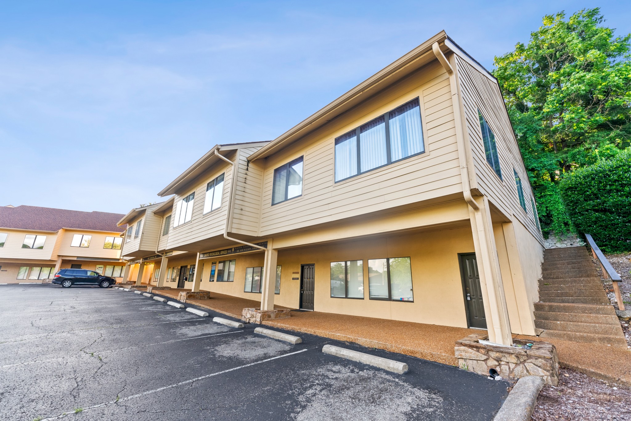 165 Belle Forest Cir Property Photo 1