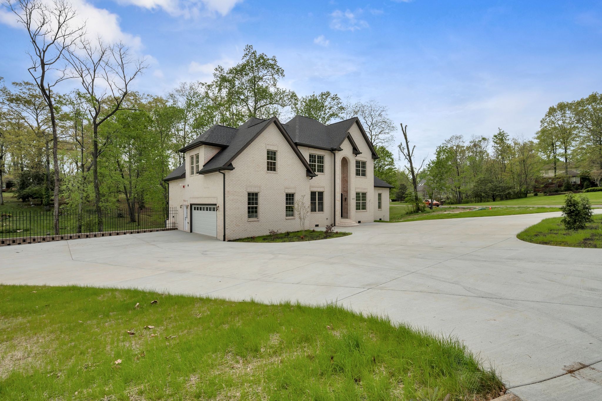 109 Oak Hill Dr Property Photo 3