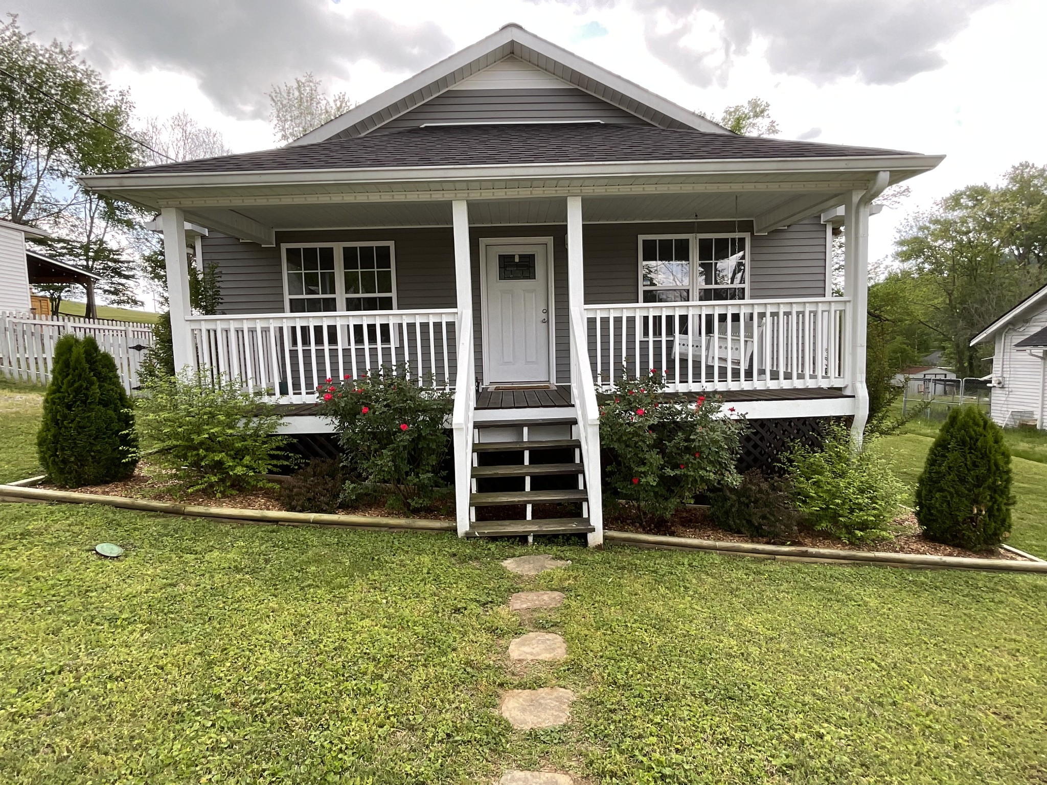 220 College Ave, E Property Photo