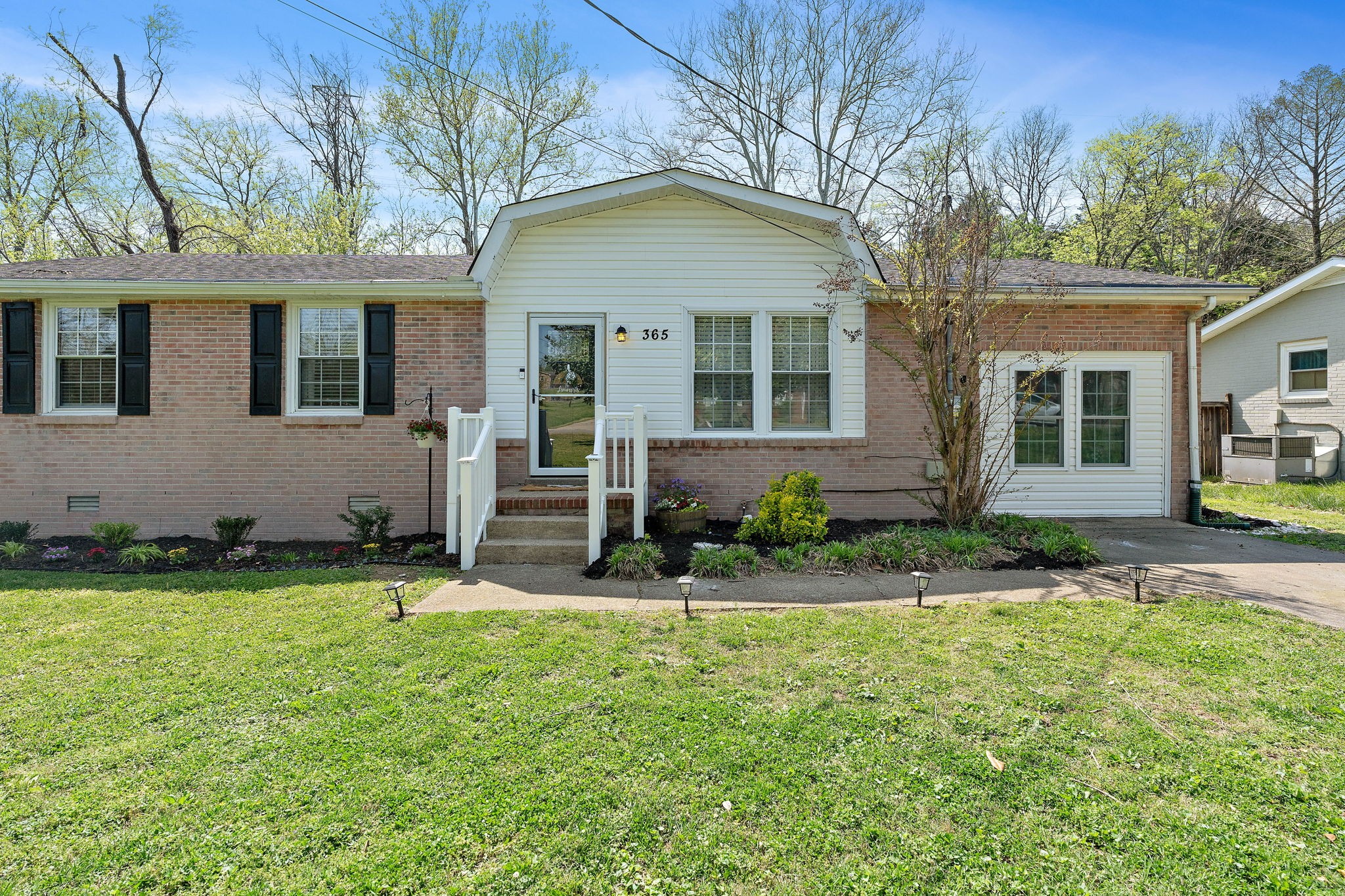 365 Janette Ave Property Photo 1