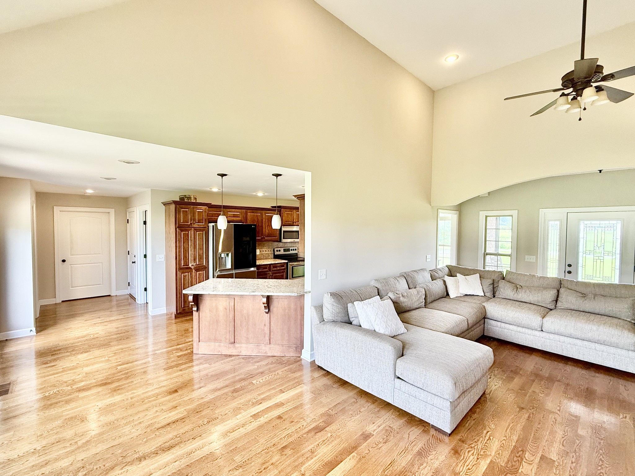 530 Thompson Ln Property Photo 6