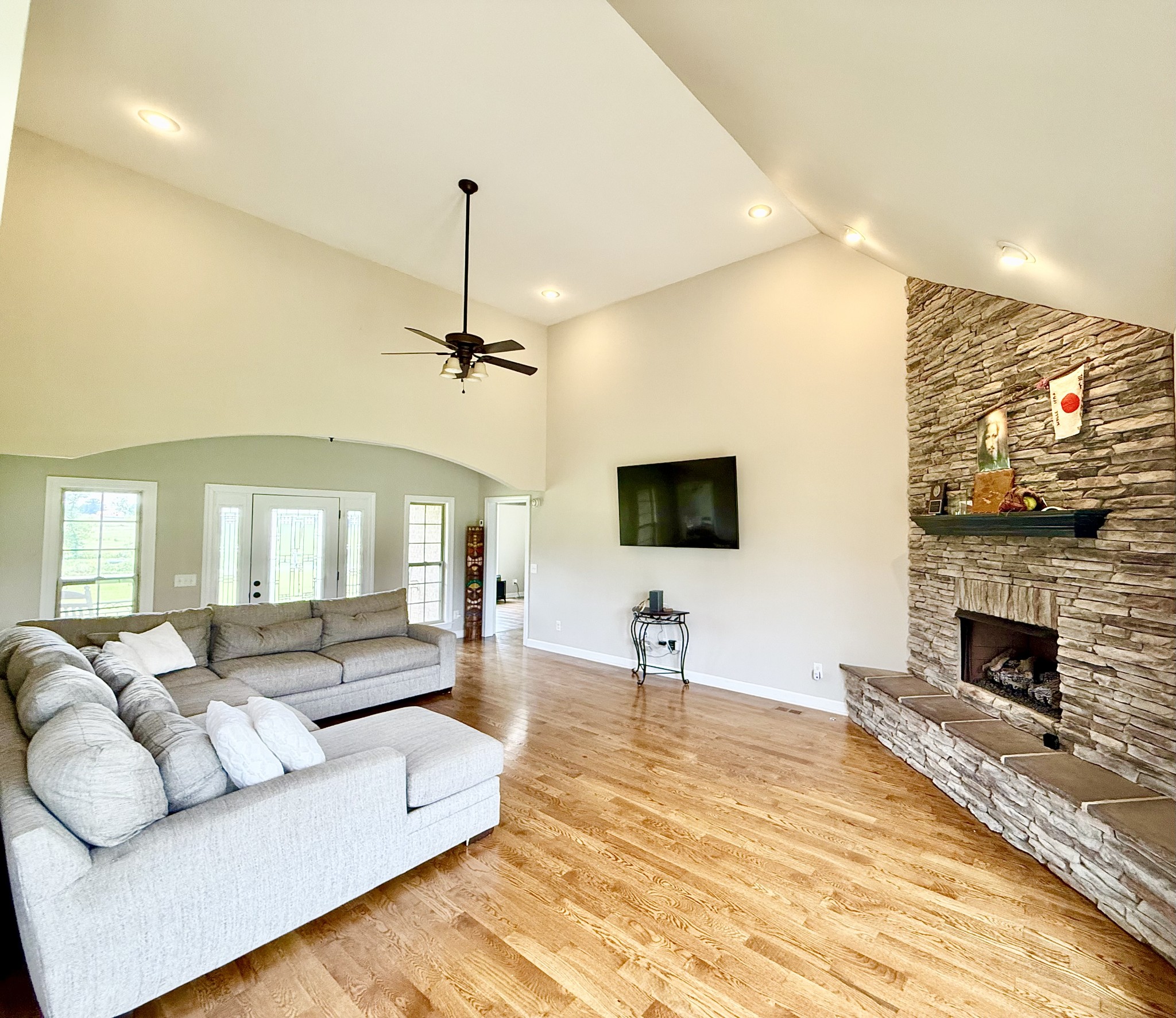 530 Thompson Ln Property Photo 8