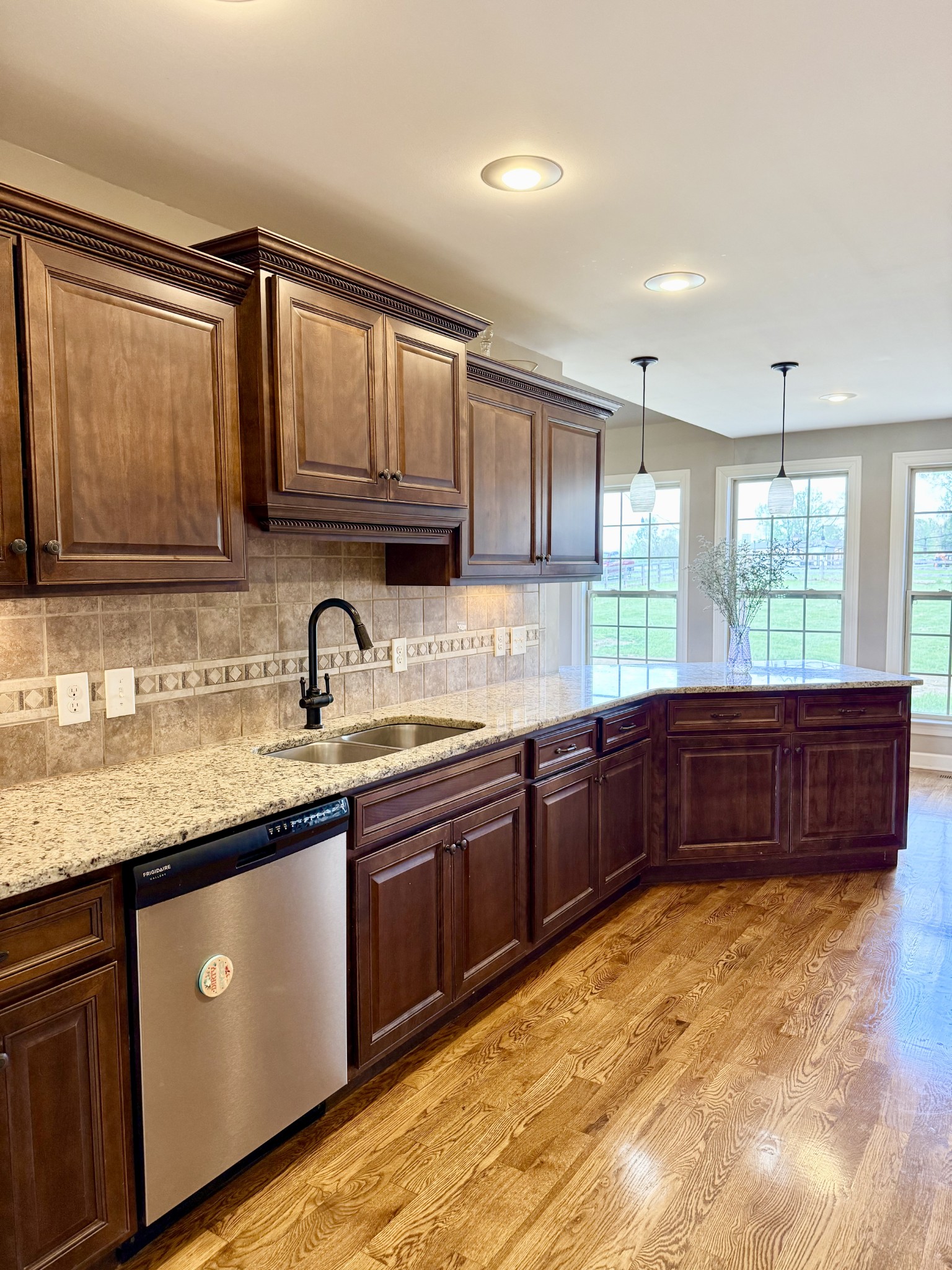 530 Thompson Ln Property Photo 11