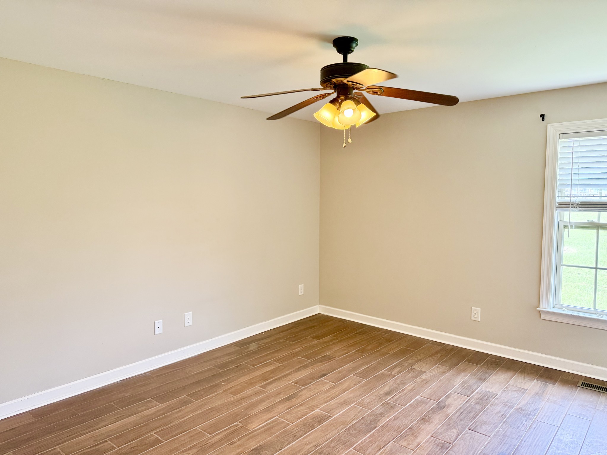 530 Thompson Ln Property Photo 23