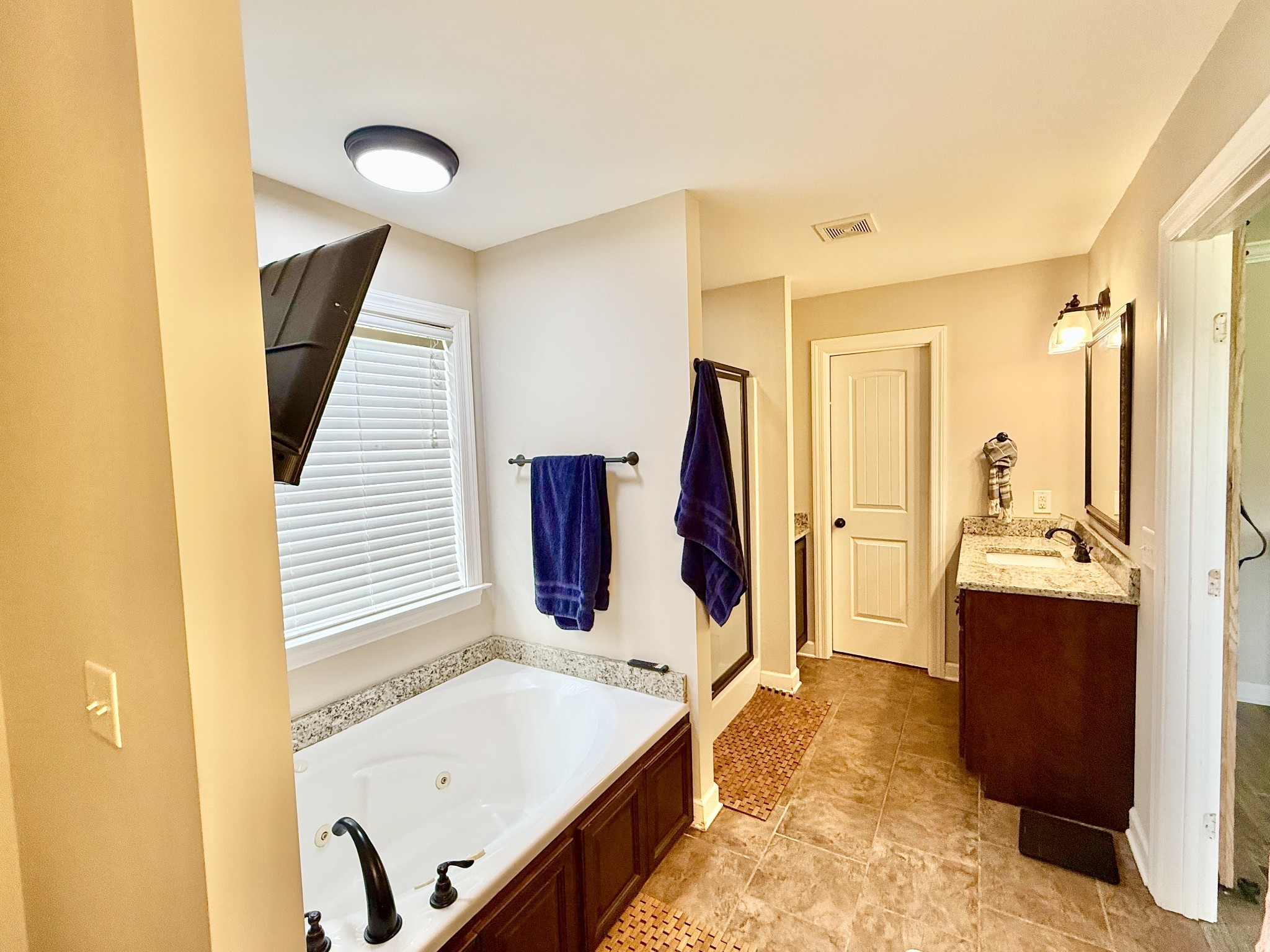 530 Thompson Ln Property Photo 29
