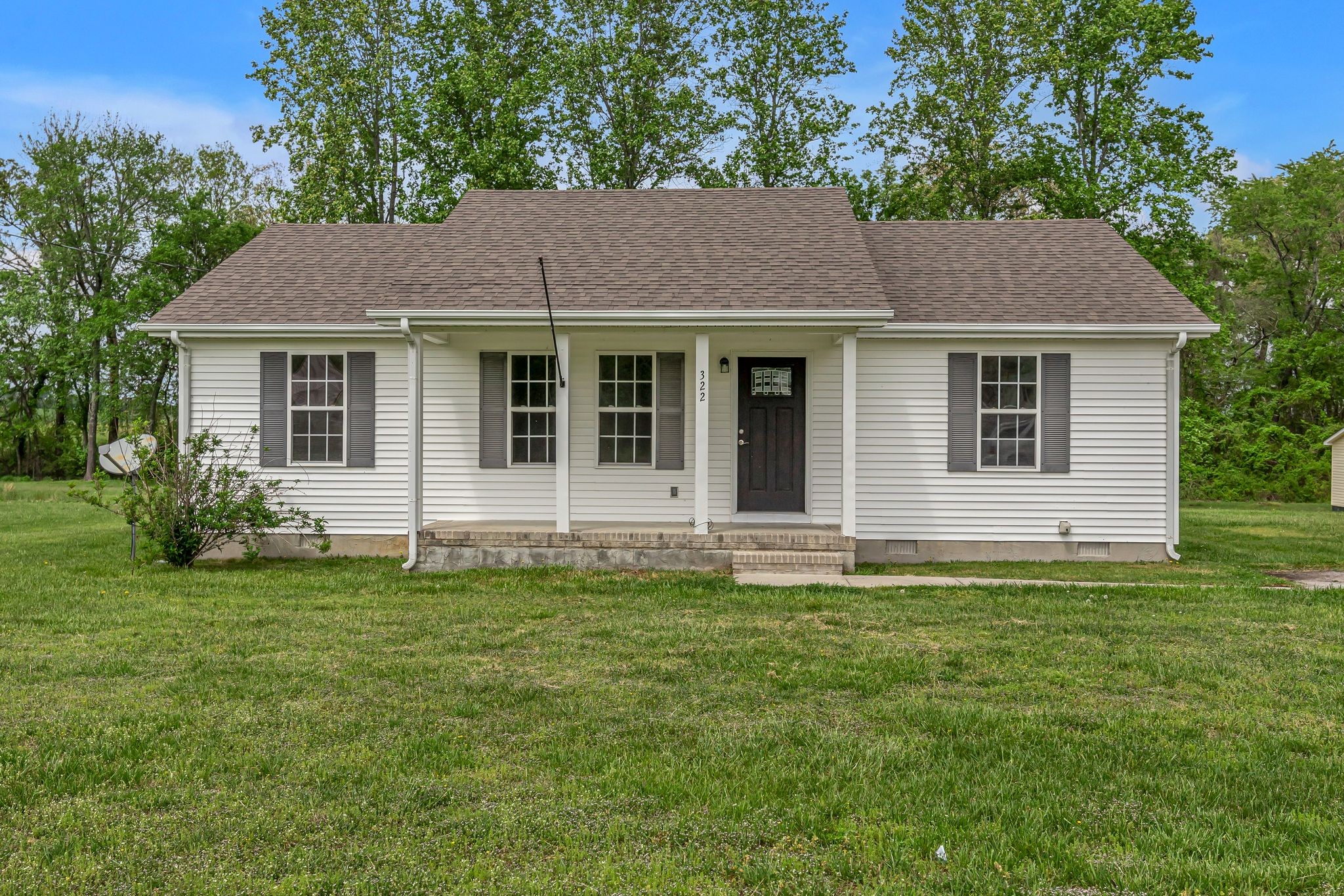 322 E Airport Dr Property Photo 1