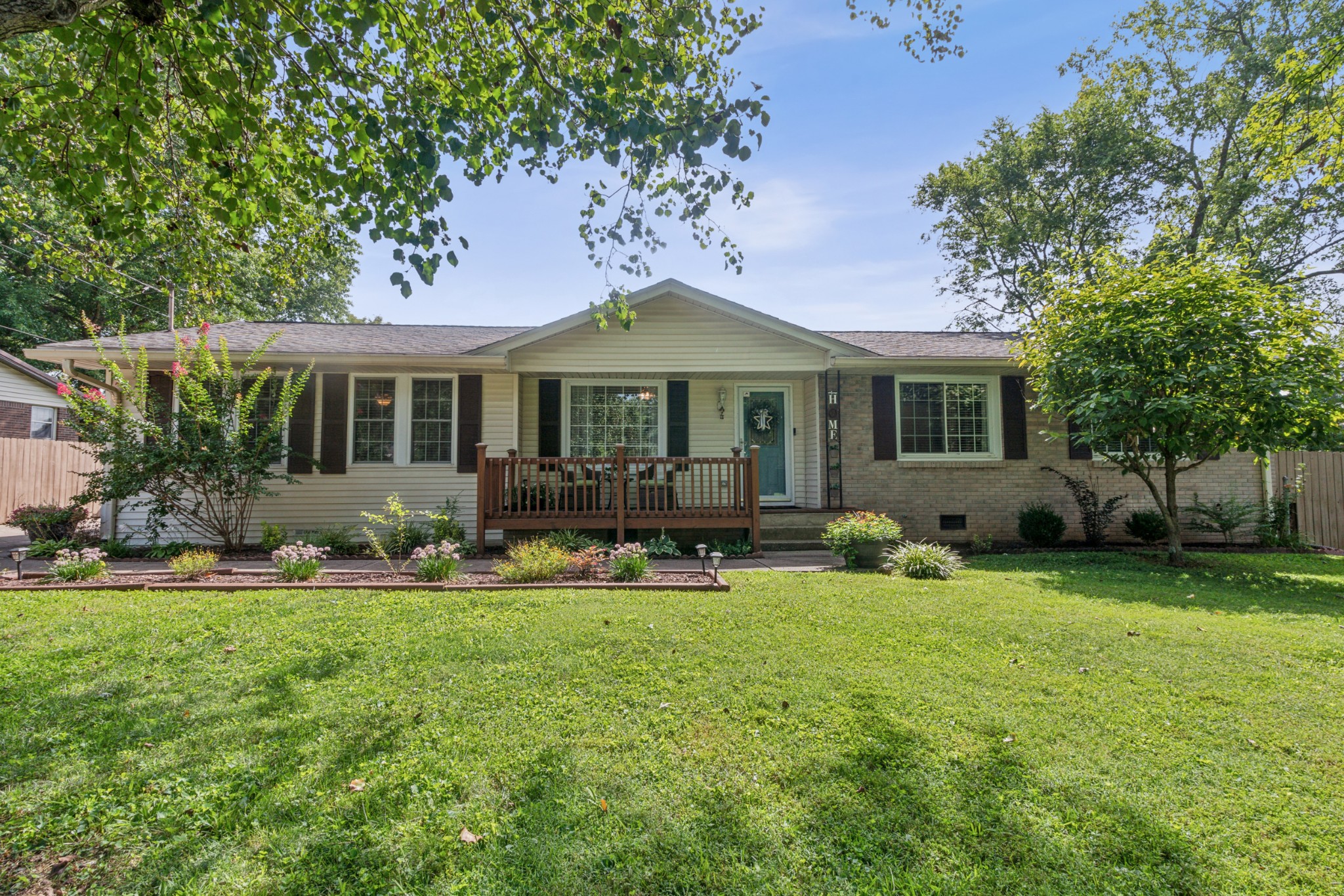 111 Winding Way Dr Property Photo 1
