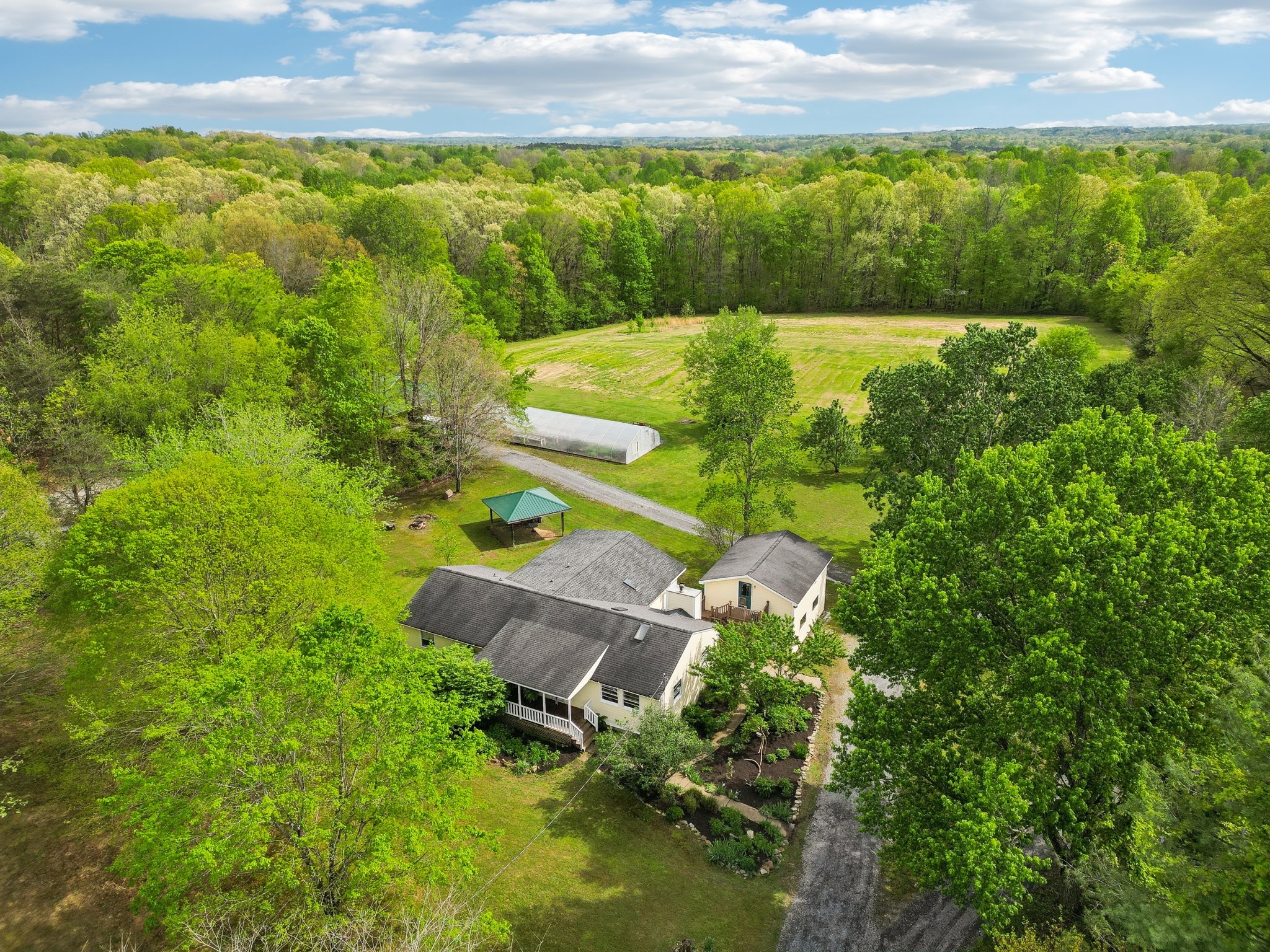 566 Dug Hill Rd Property Photo
