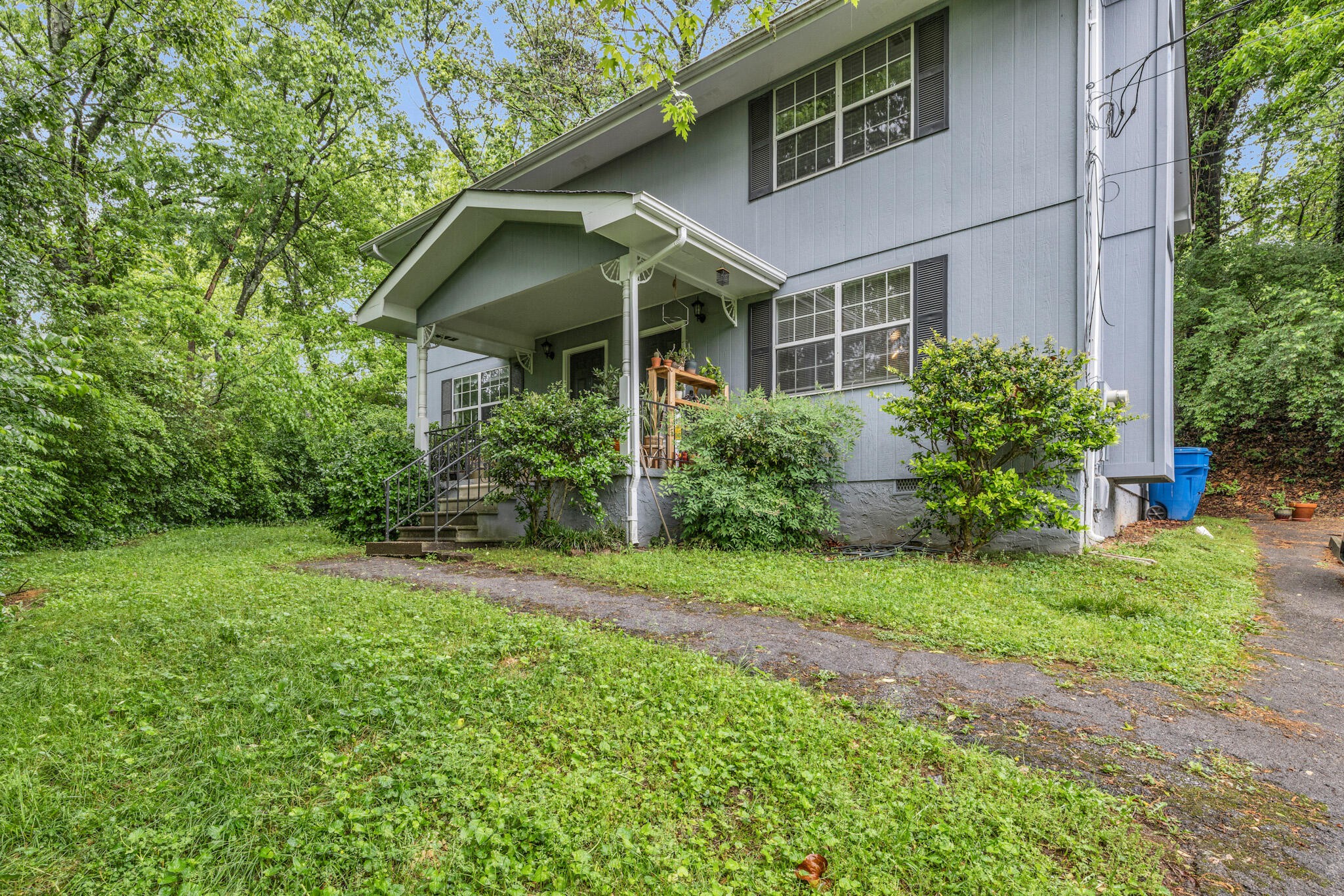 302 W Midvale Avenue Property Photo