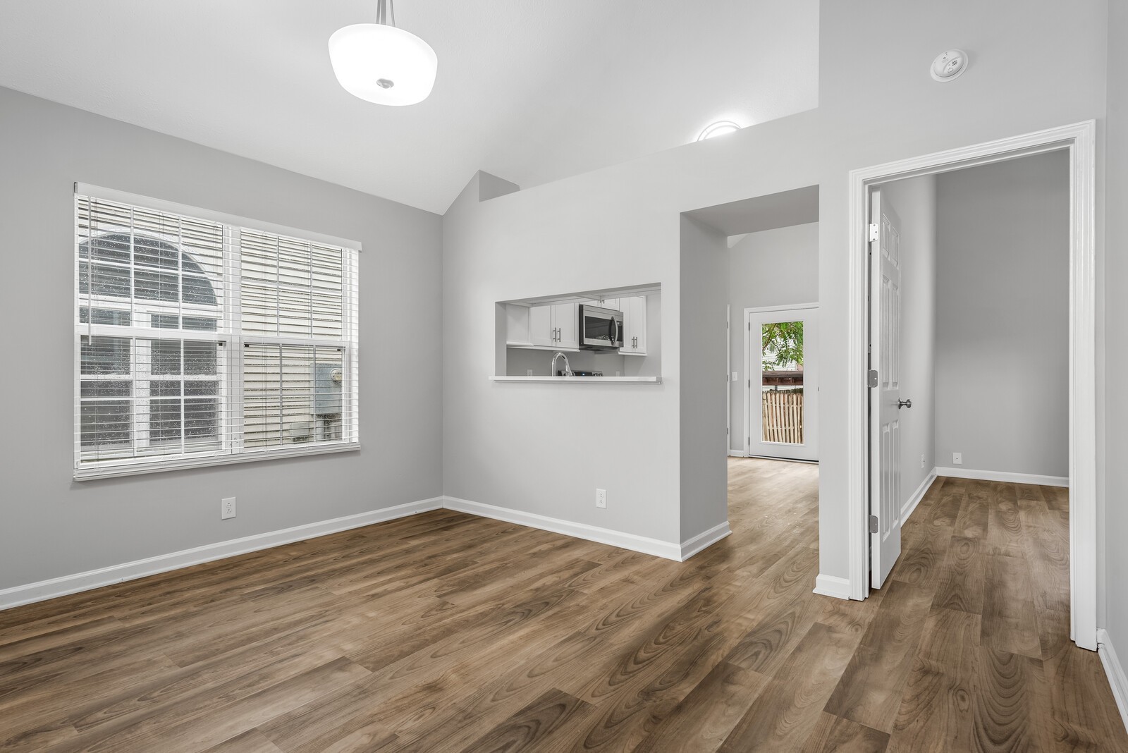 806 Bexhill Ct, N Property Photo 8