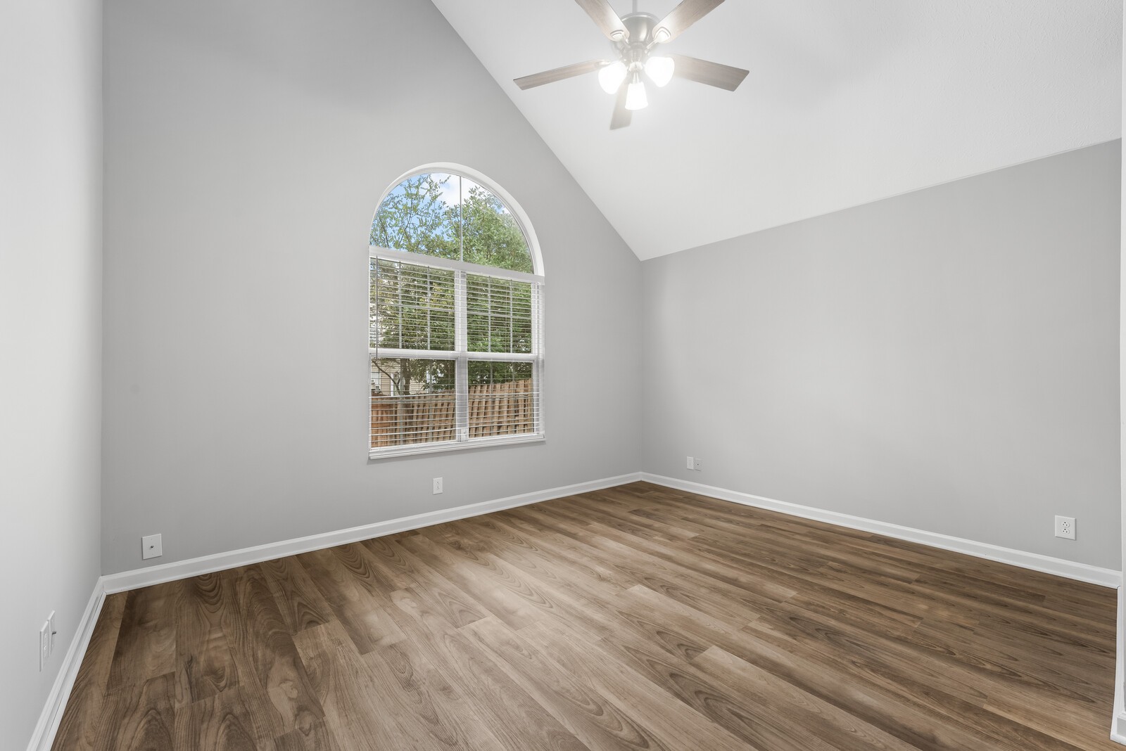 806 Bexhill Ct, N Property Photo 17