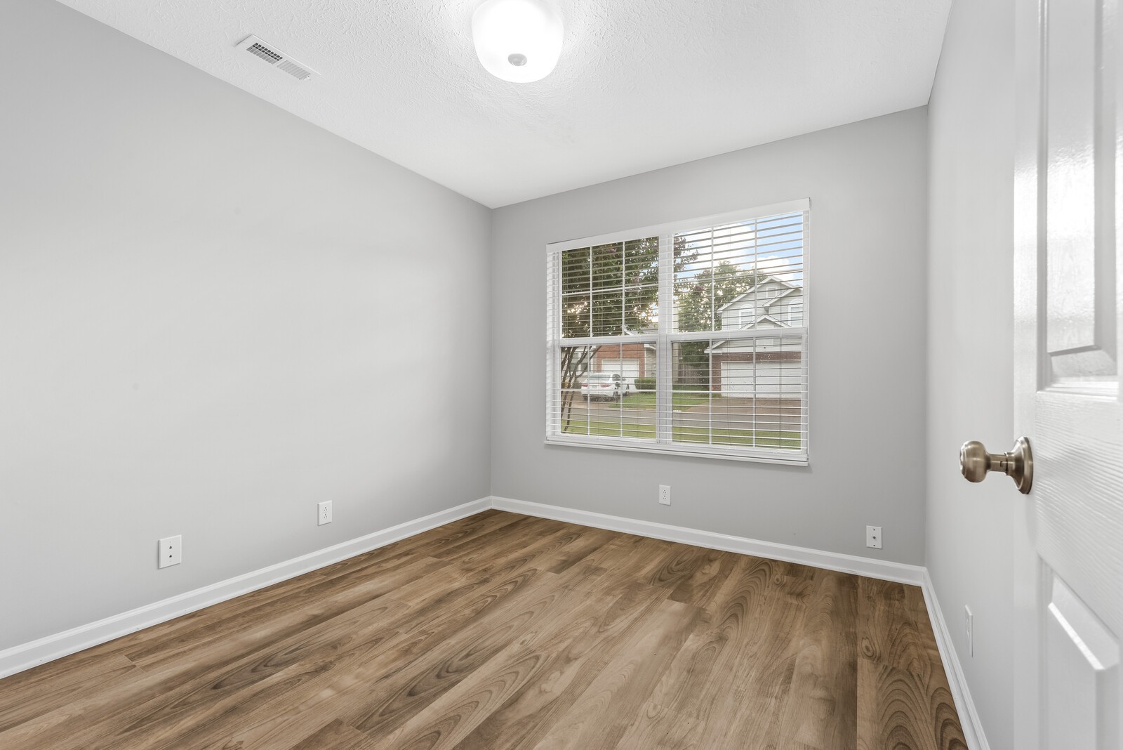 806 Bexhill Ct, N Property Photo 23