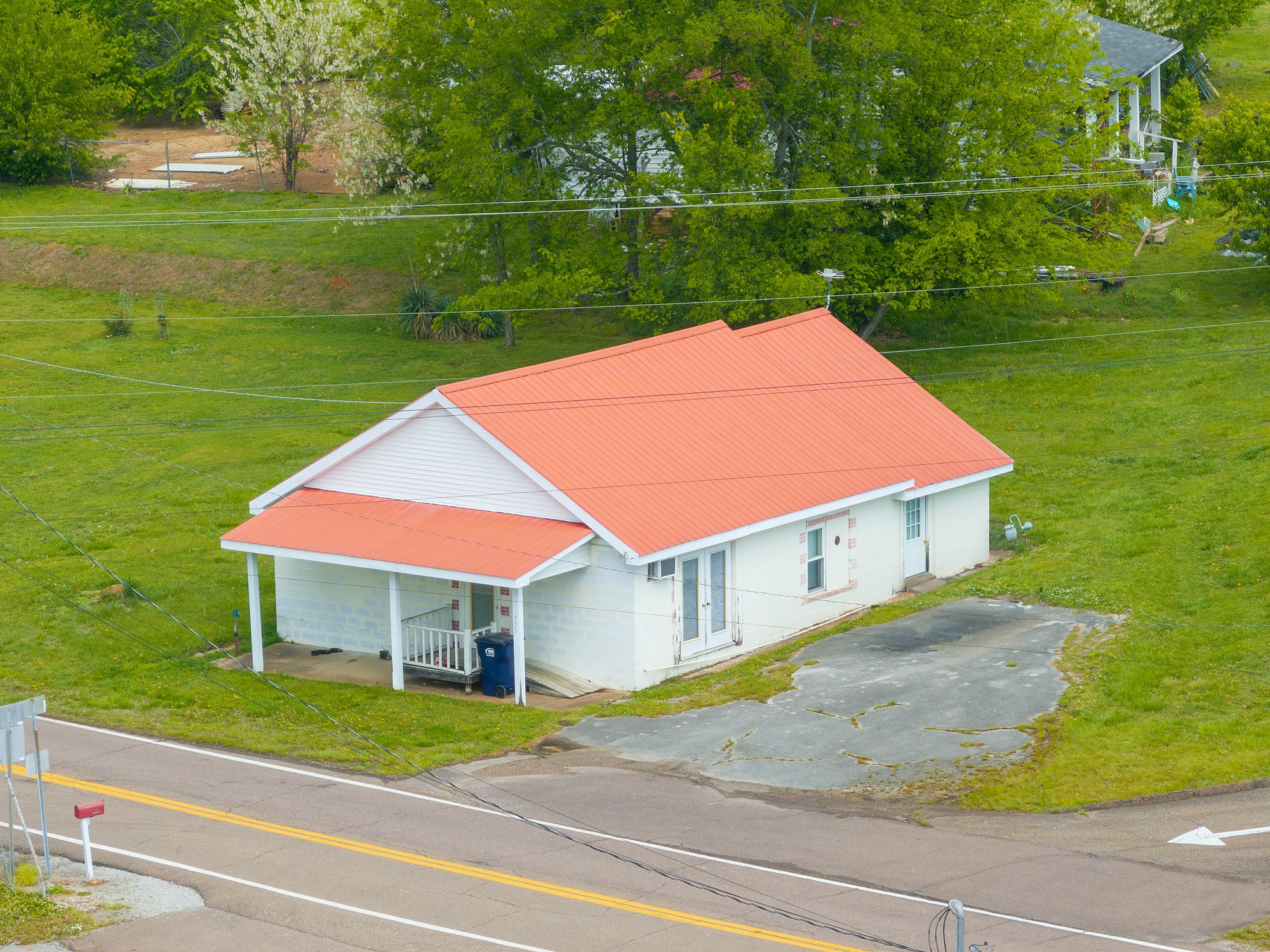 4555 Henderson Rd Property Photo