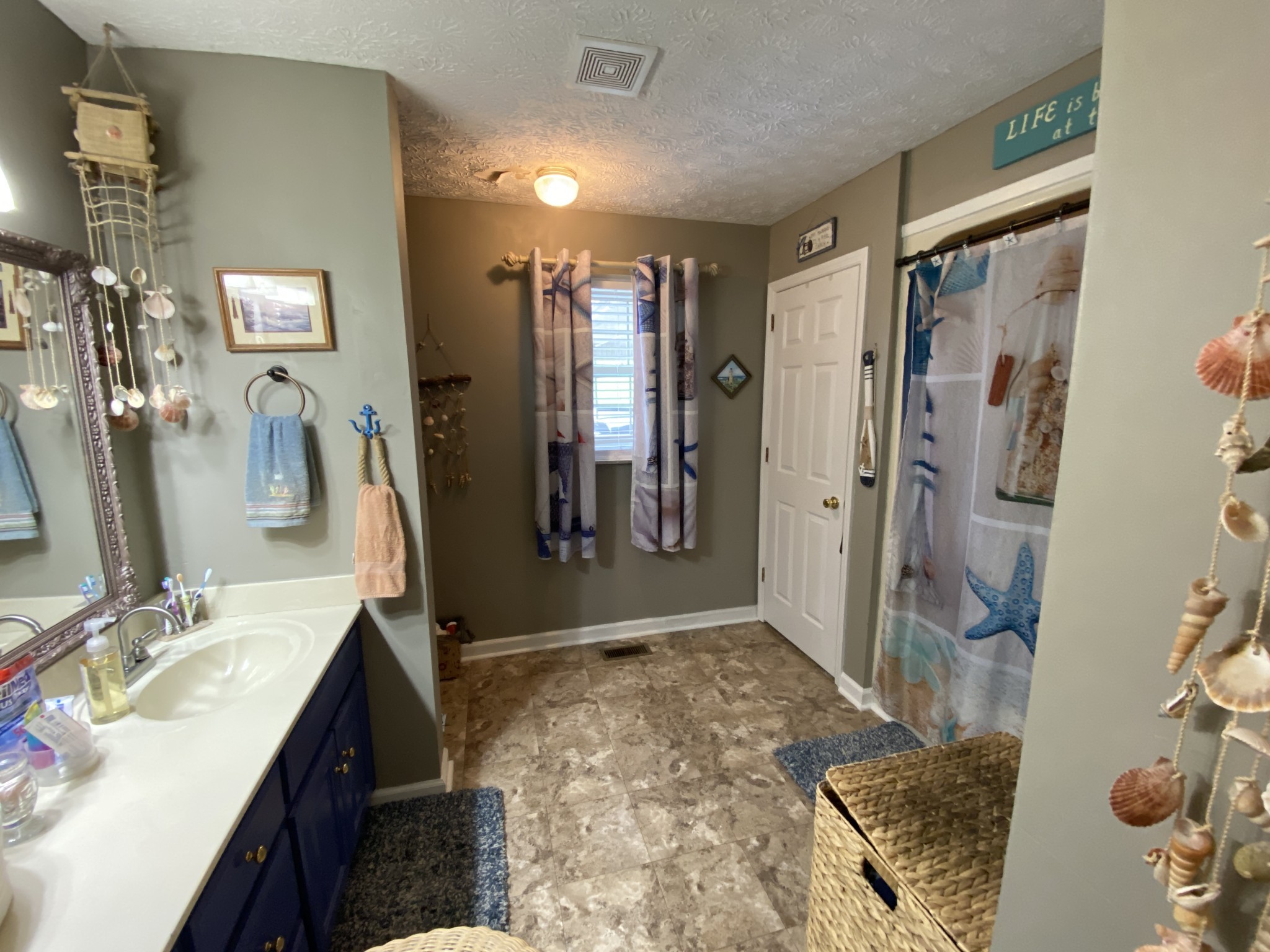 172 Landrum Ln Property Photo 28