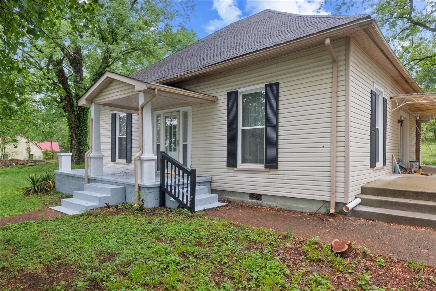 1049 Depot St Property Photo 1