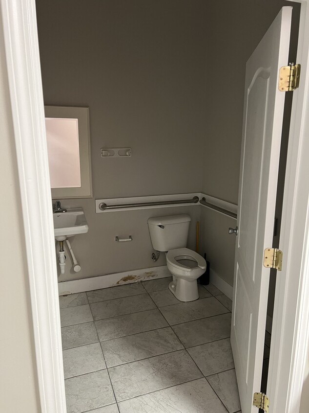 2492 N Mt Juliet Rd Property Photo 10