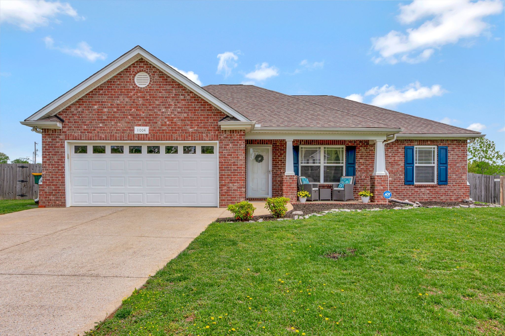 1004 Lark Ct Property Photo 1