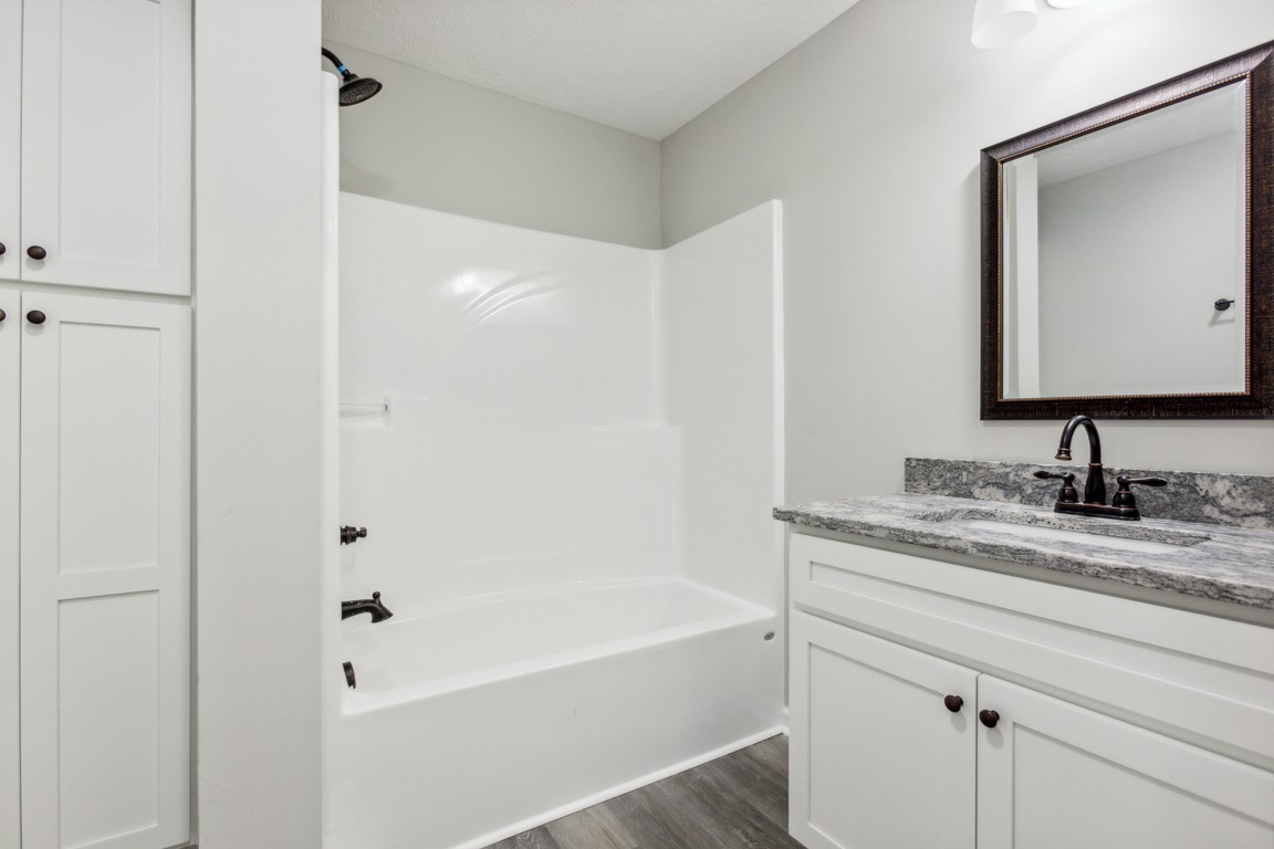 1212 Hollis Ln Property Photo 8