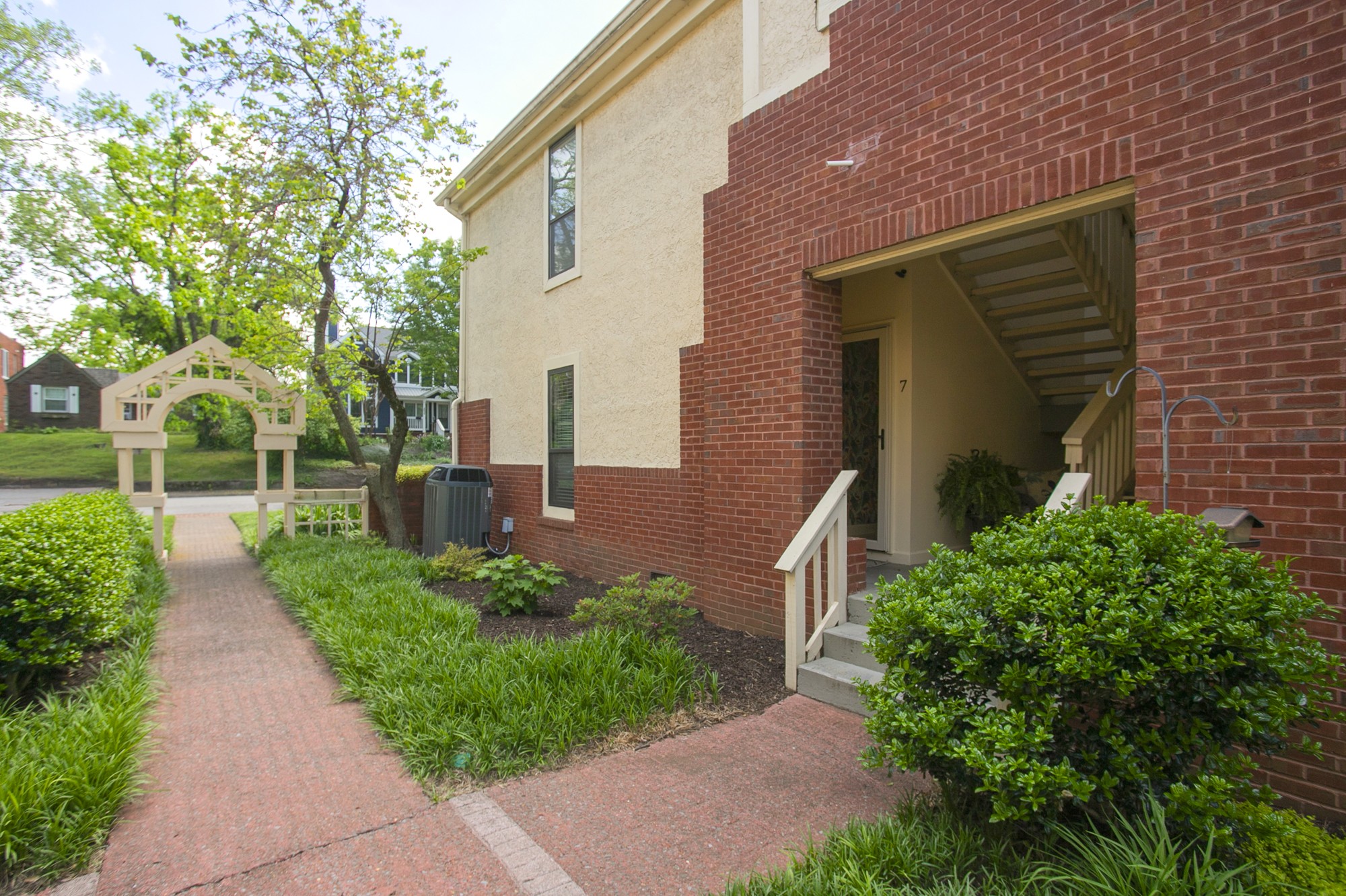 937 Russell St Property Photo 26
