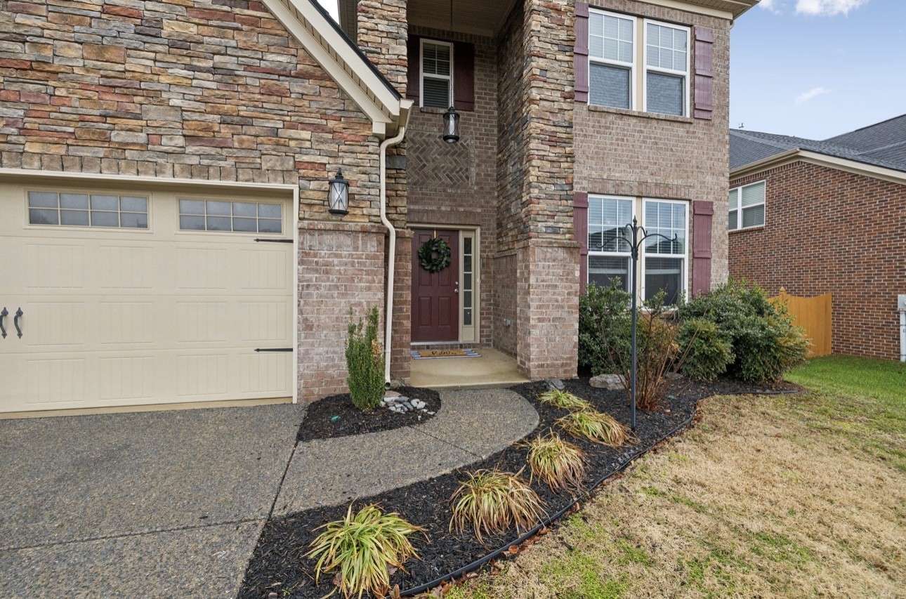 5192 Giardino Dr Property Photo 1