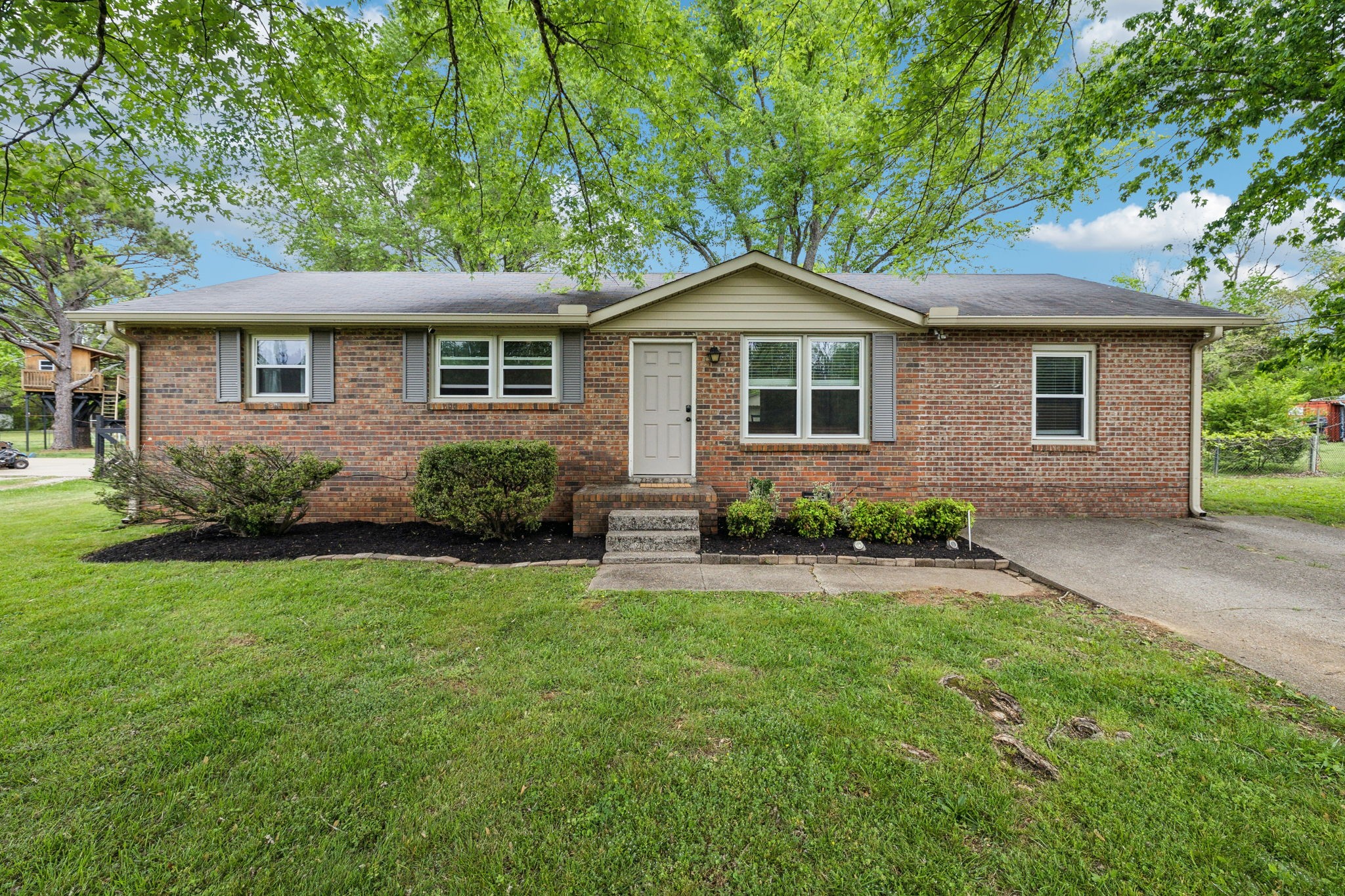 2608 Walnut Ln Property Photo 1