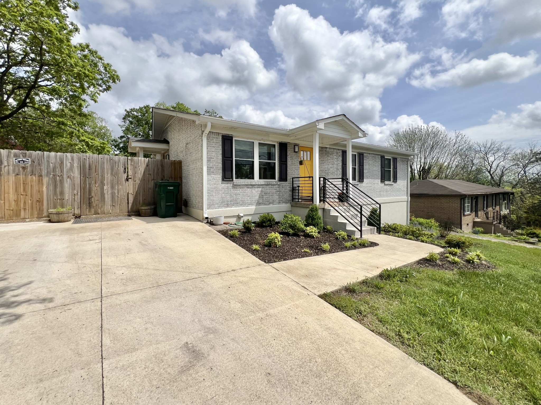 207 N Cedar Ln Property Photo