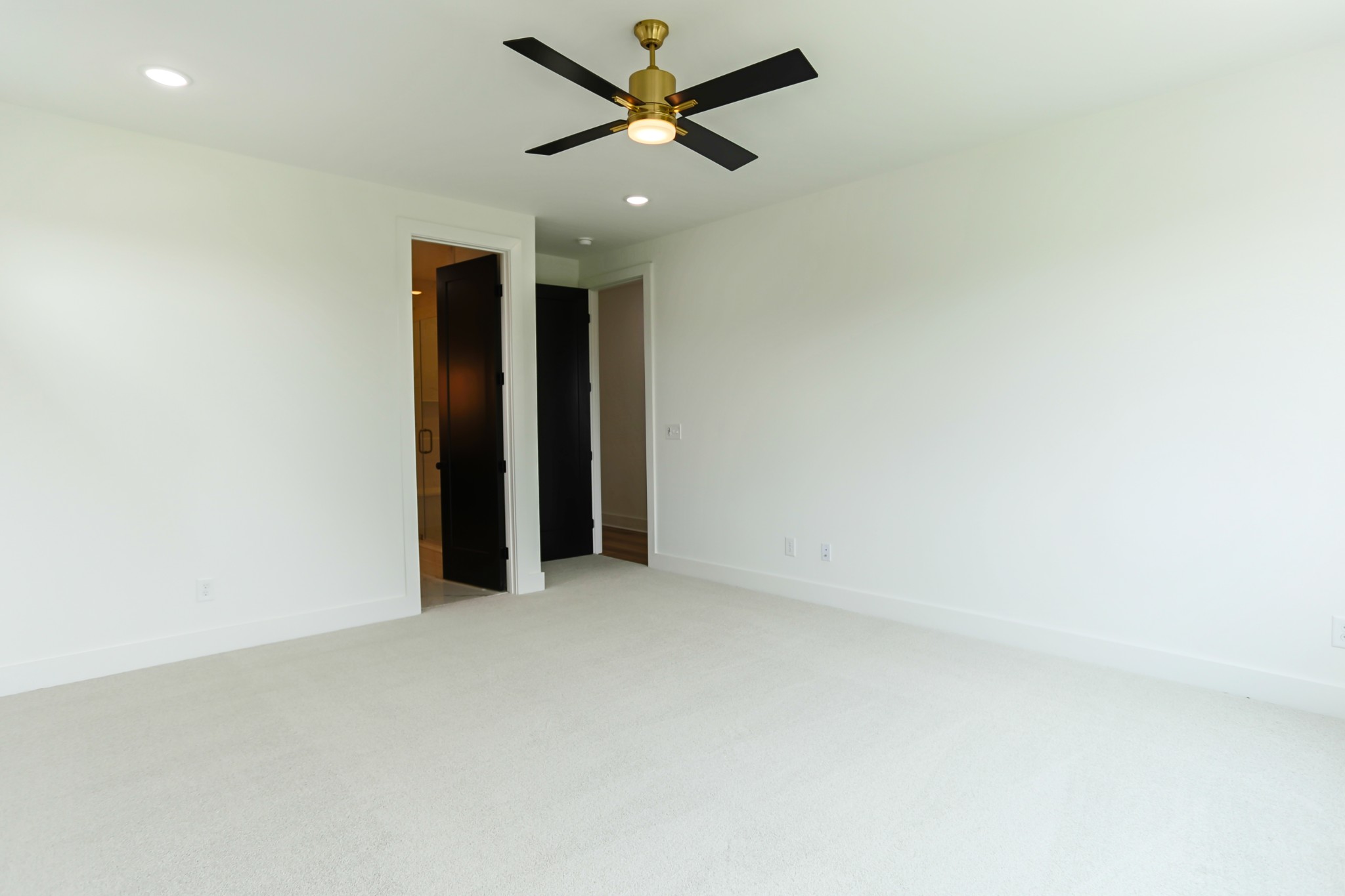 2426 Brittany Dr Property Photo 32