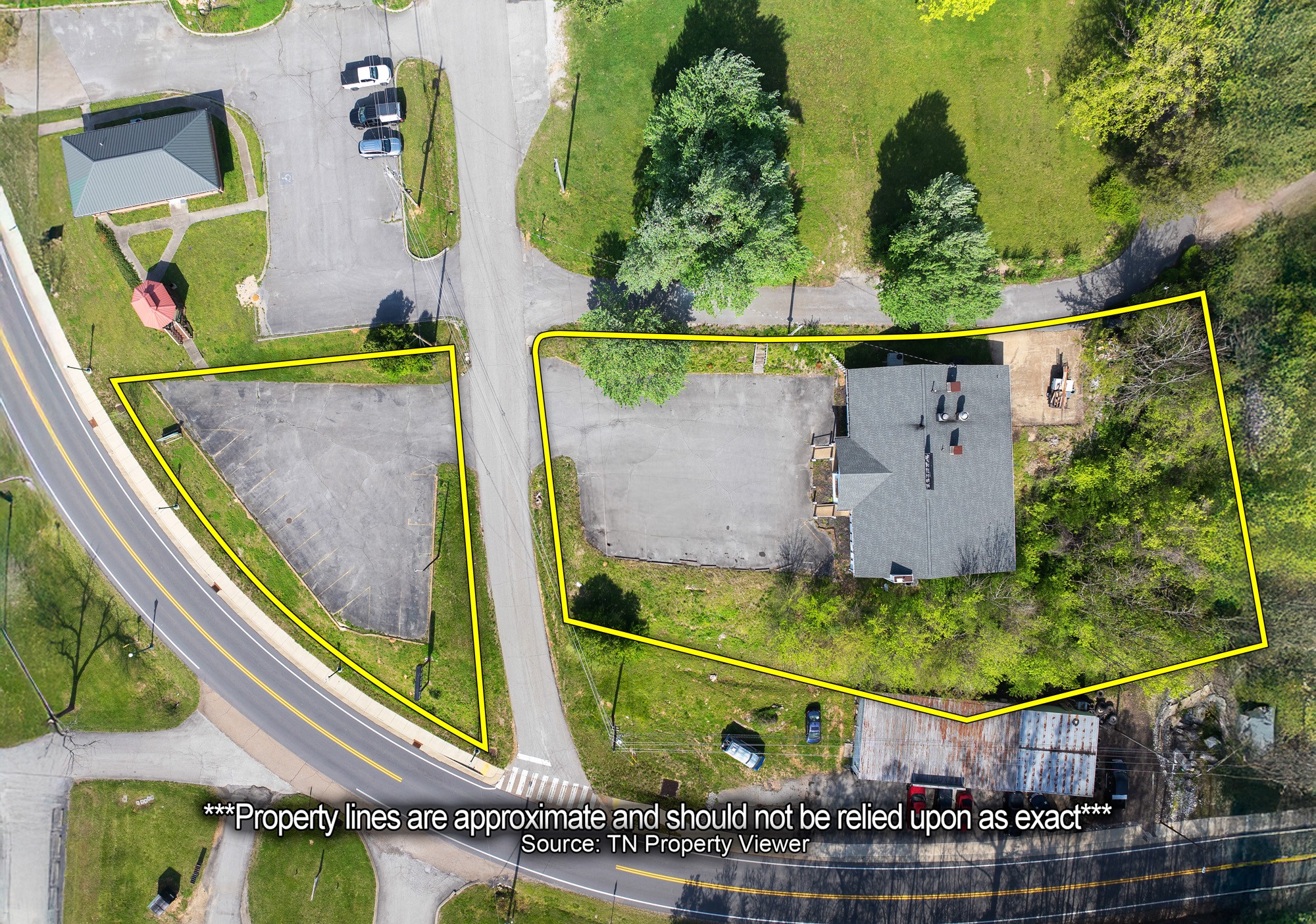 217 E School St Property Photo 3