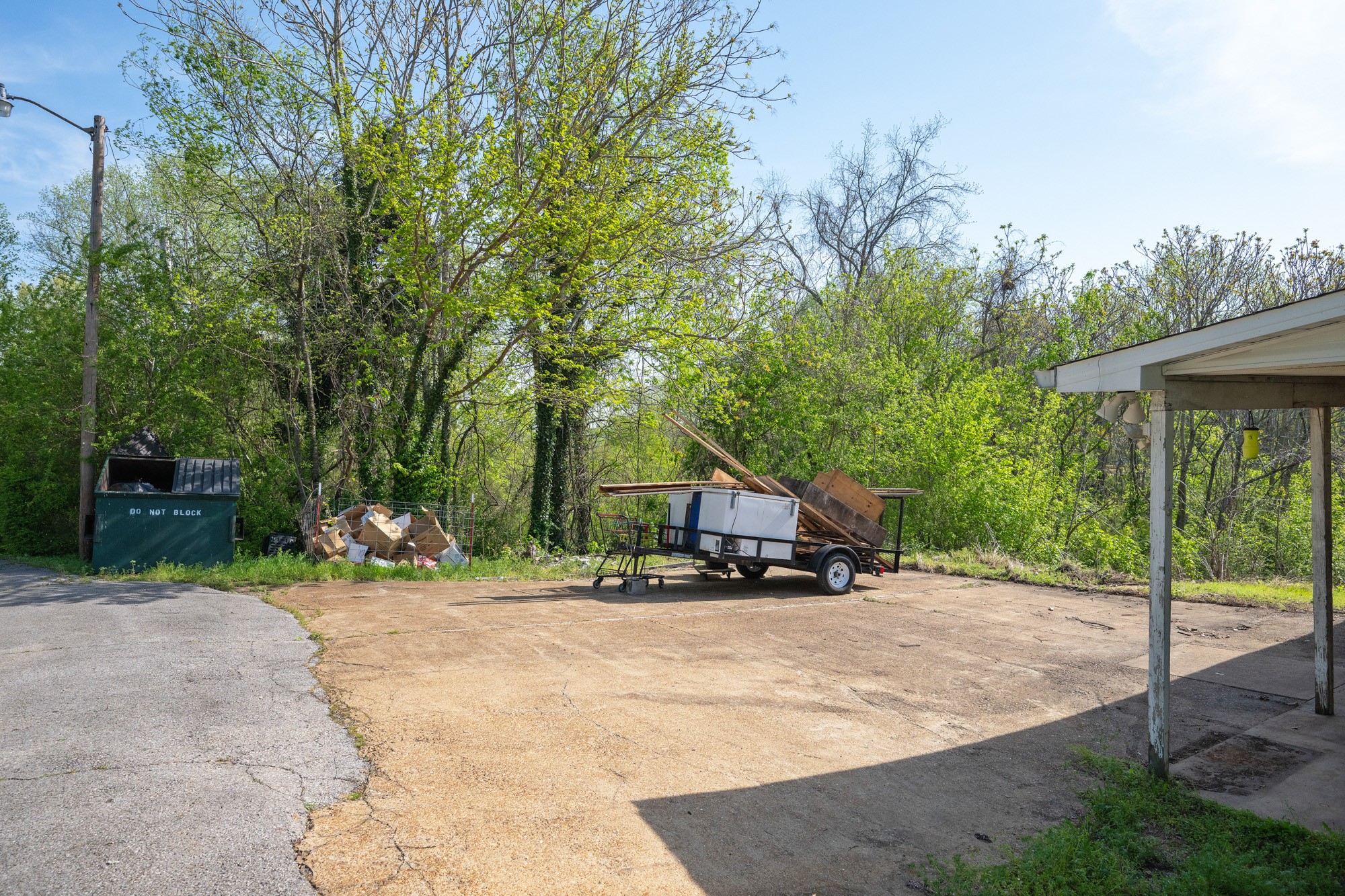 217 E School St Property Photo 5