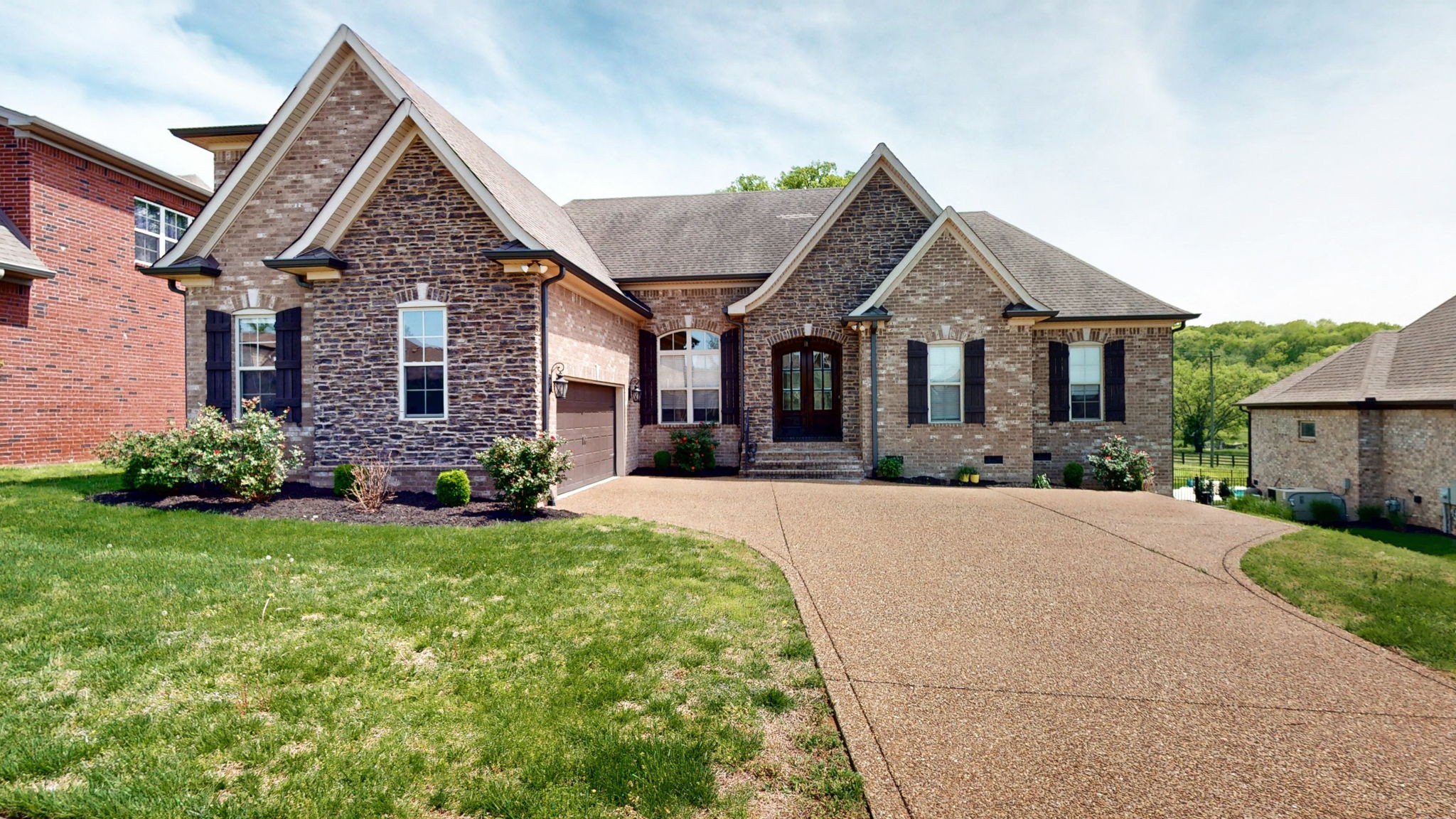 209 Blackthorn Ln Property Photo 1