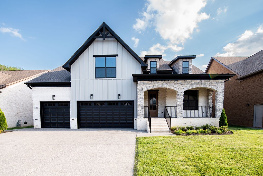 606 Hollow Wood Trl Property Photo 1