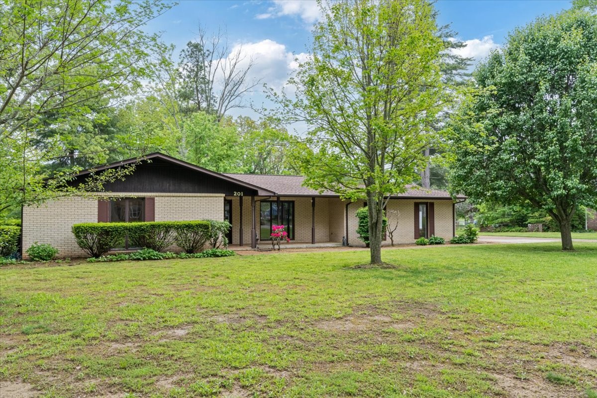 201 Yale Dr Property Photo