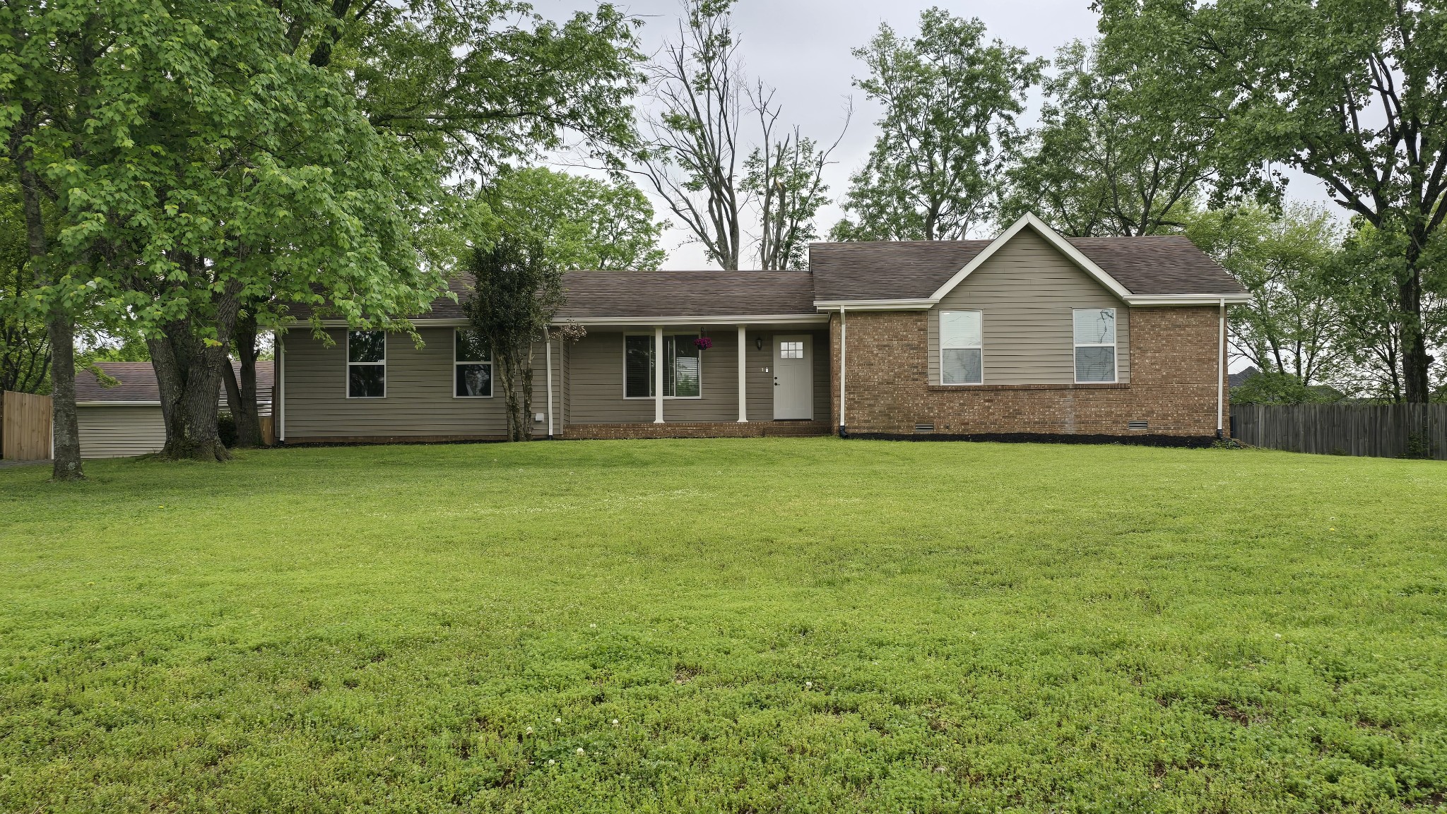 320 Lisa Ln Property Photo 1