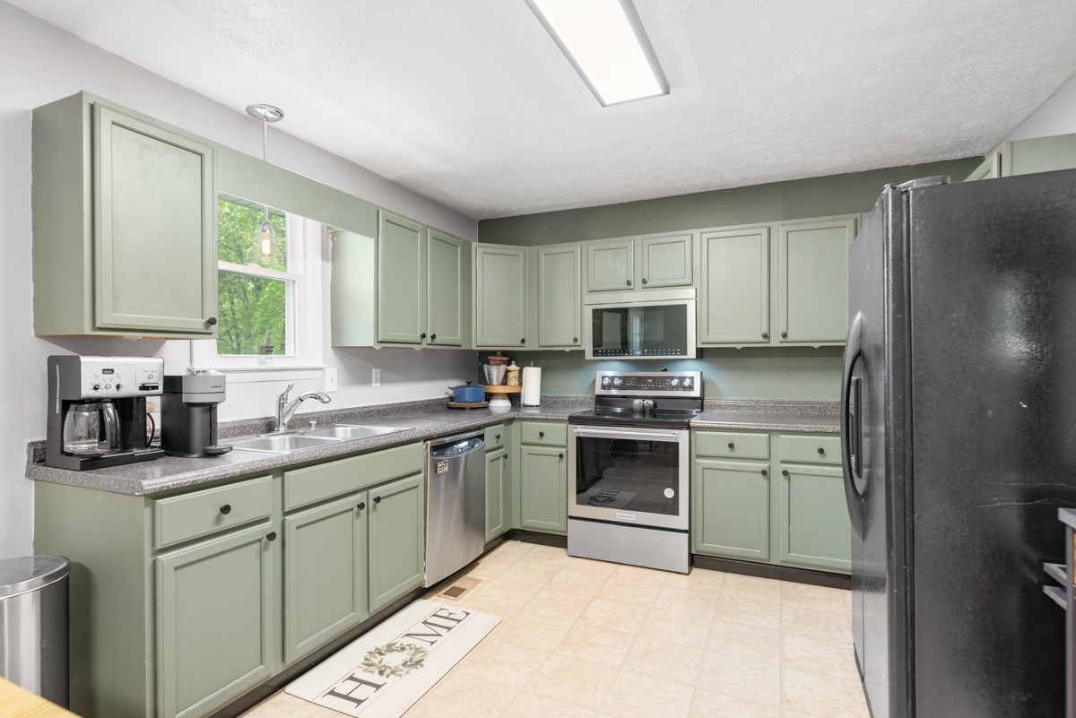 5070 Ridge Rd Property Photo 13