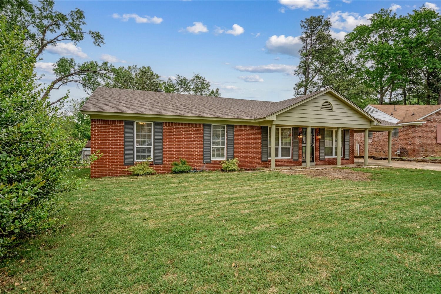 4042 Twin Lakes Dr Property Photo