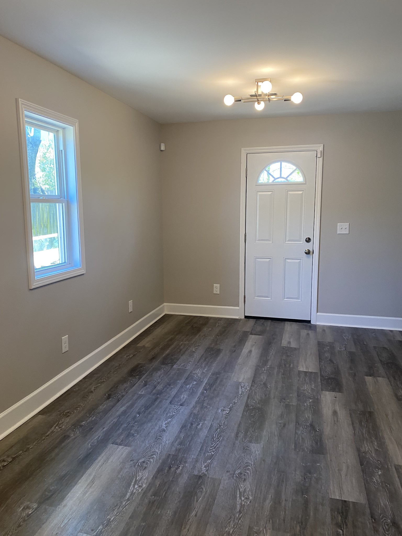 1823 Heiman St Property Photo 2