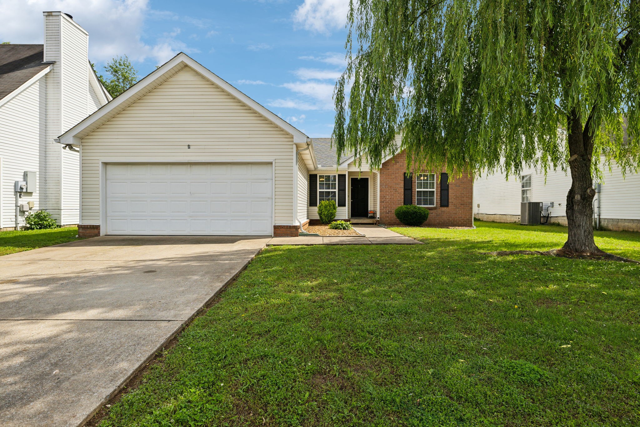 163 Lansdan Dr Property Photo 1
