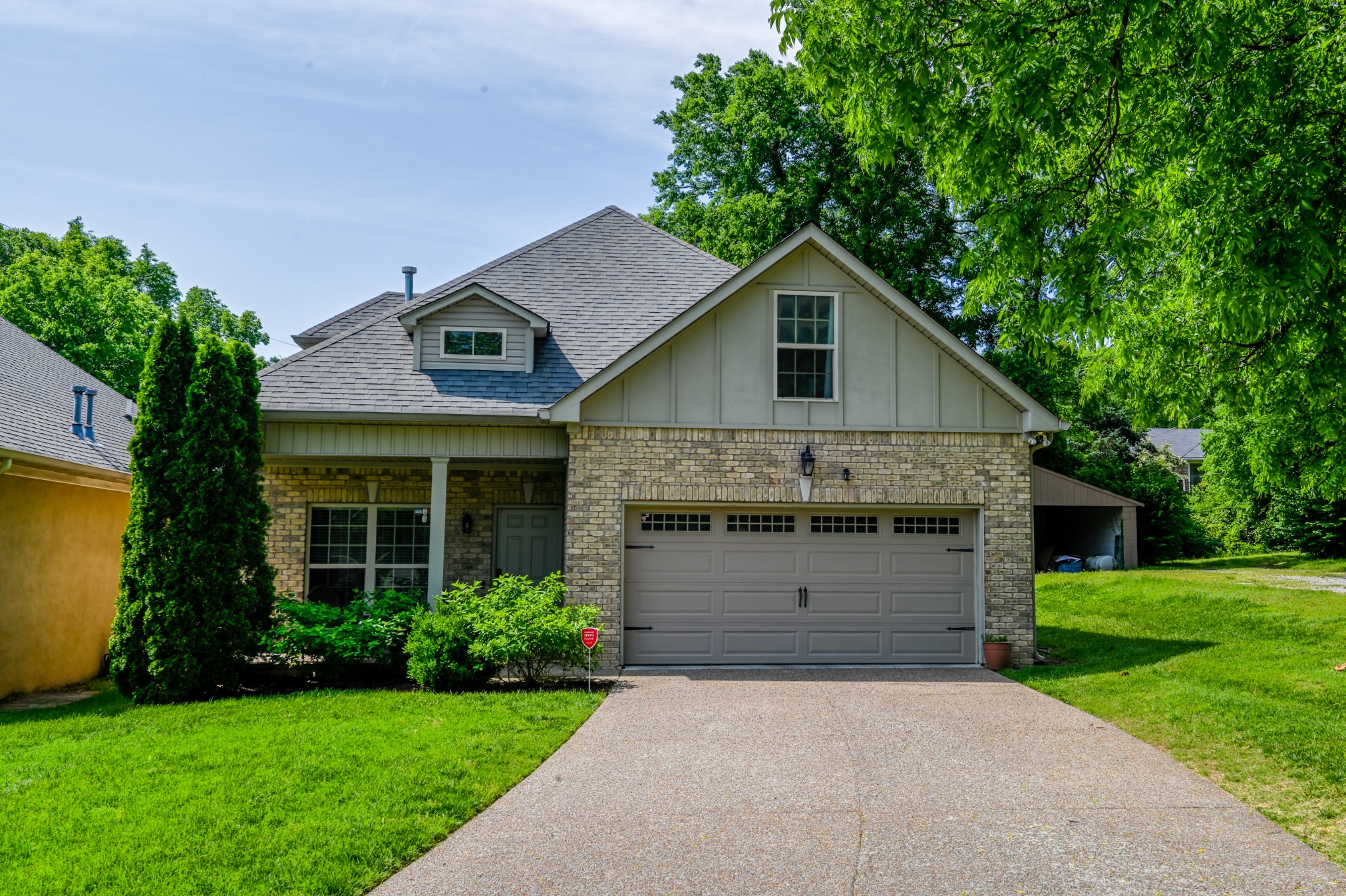 2247 Castleman Dr Property Photo 1