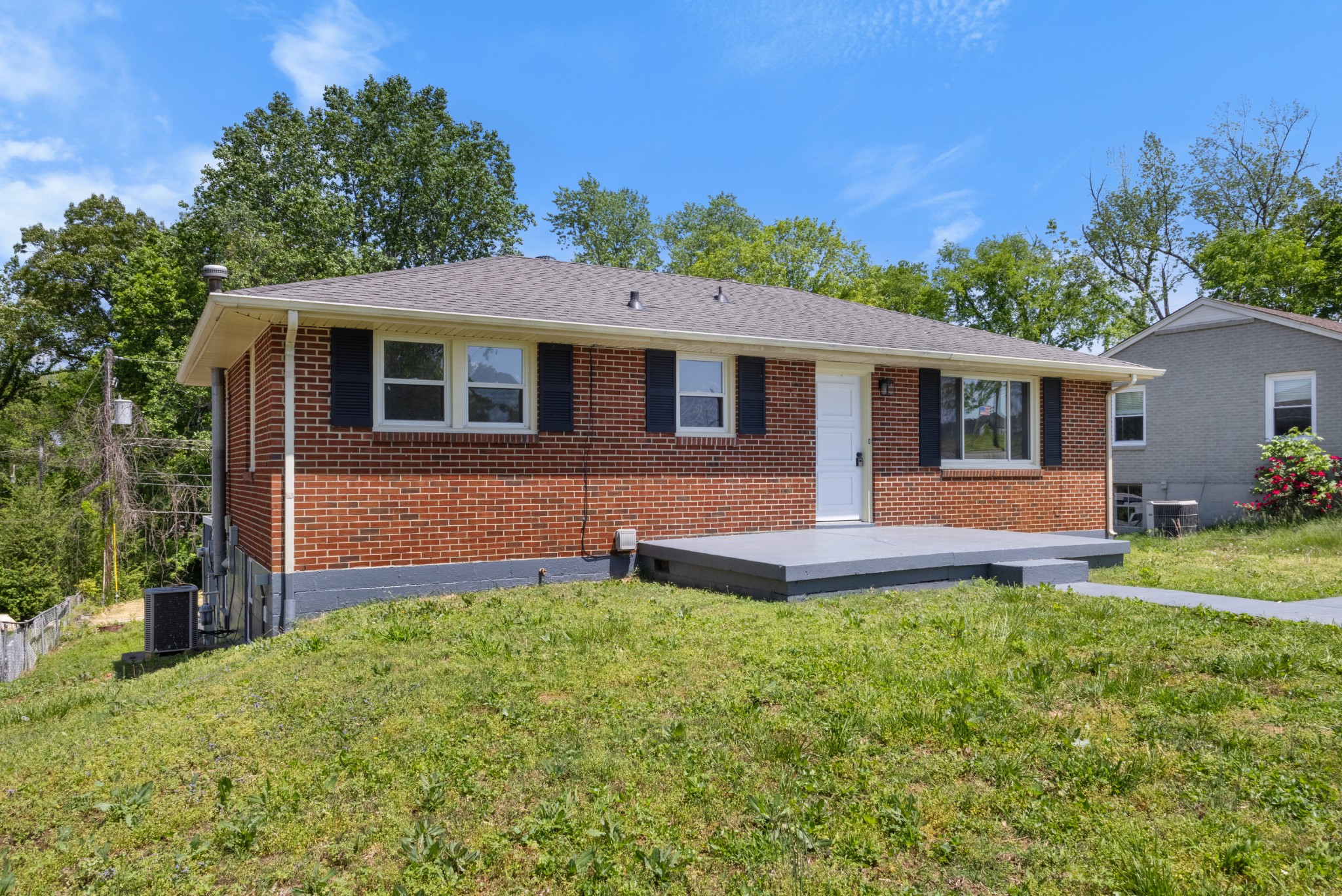 1615 Golf Club Ln Property Photo 1