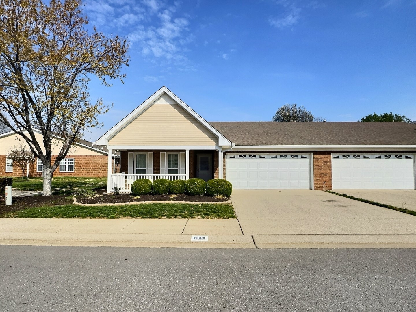 609 Forest Glen Cir Property Photo 1